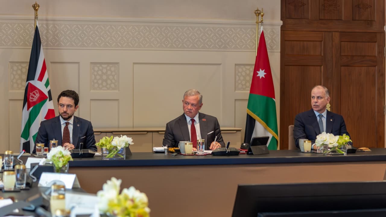 King reviews government plans for National Water Conveyance Project