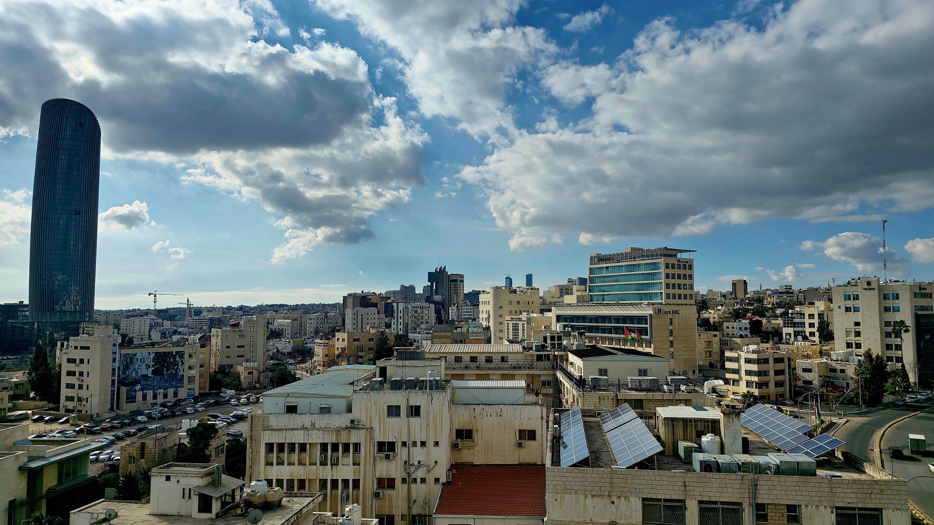 Autumn Clouds Bring Light Rain to the North, Mild Days Elsewhere