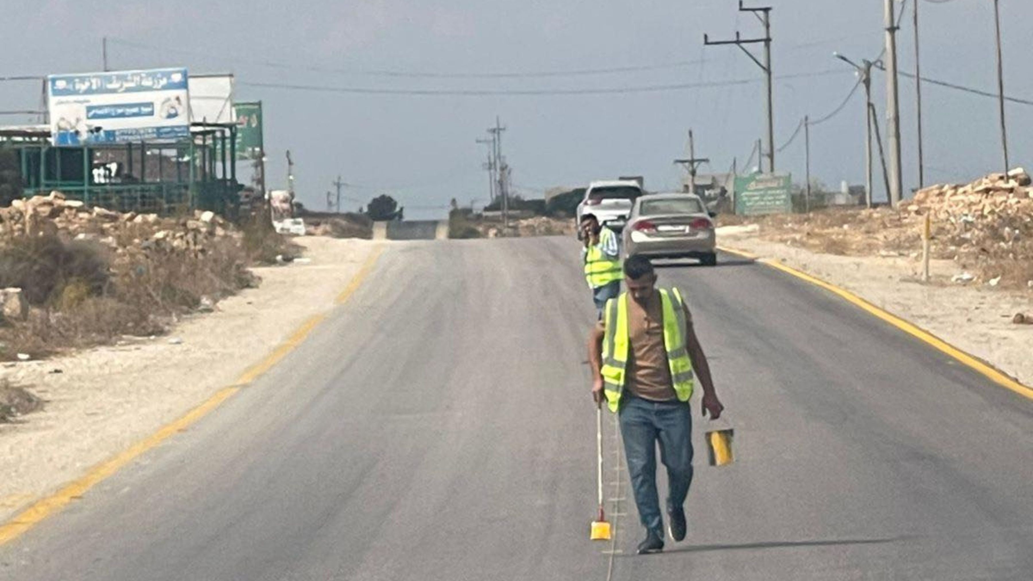 Public Works Ministry Begins Installing Speed Bumps, Signage on Irbid’s Petroleum Road