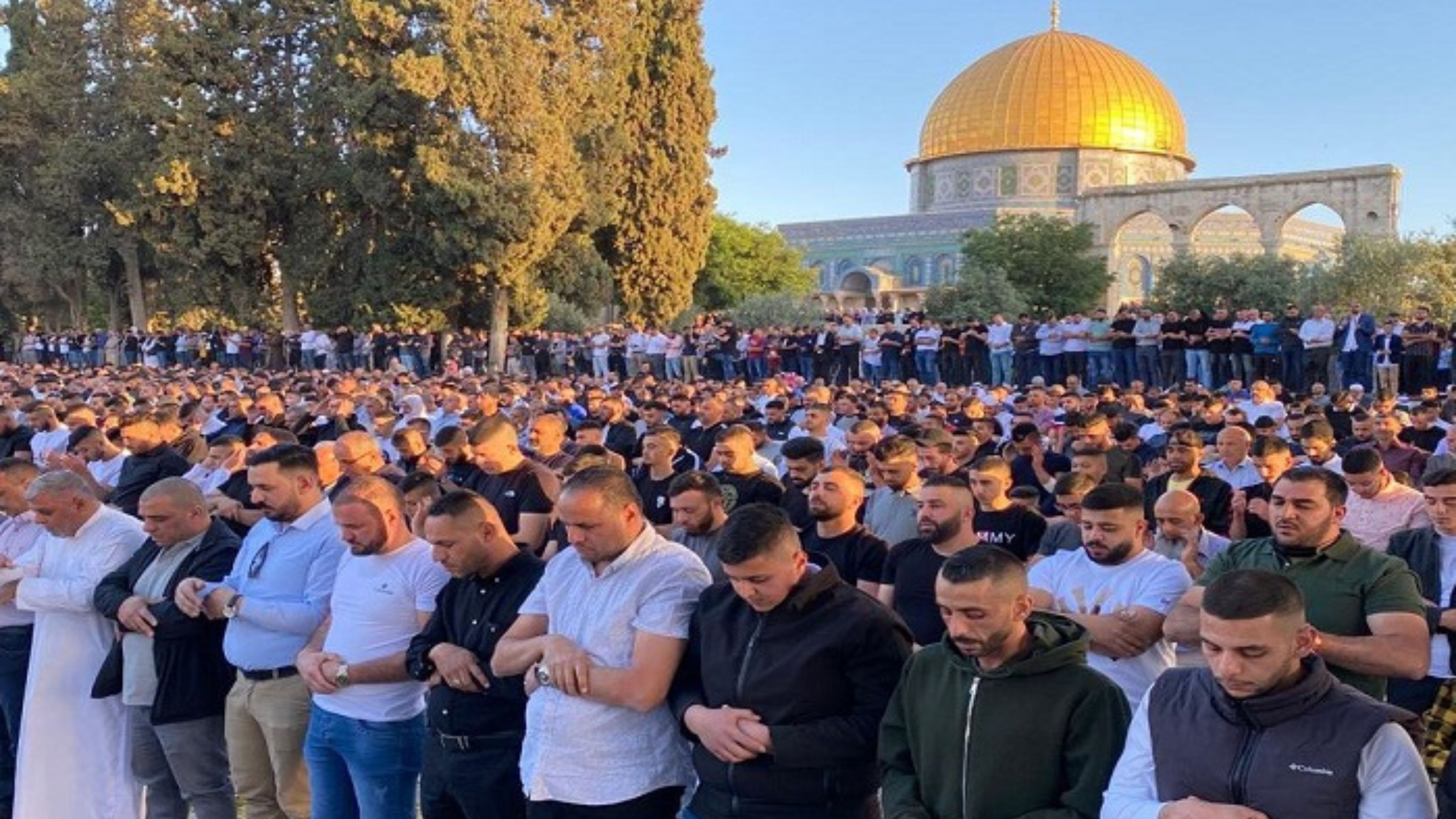 Thousands of Palestinians perform Friday prayer at Al-Aqsa Mosque