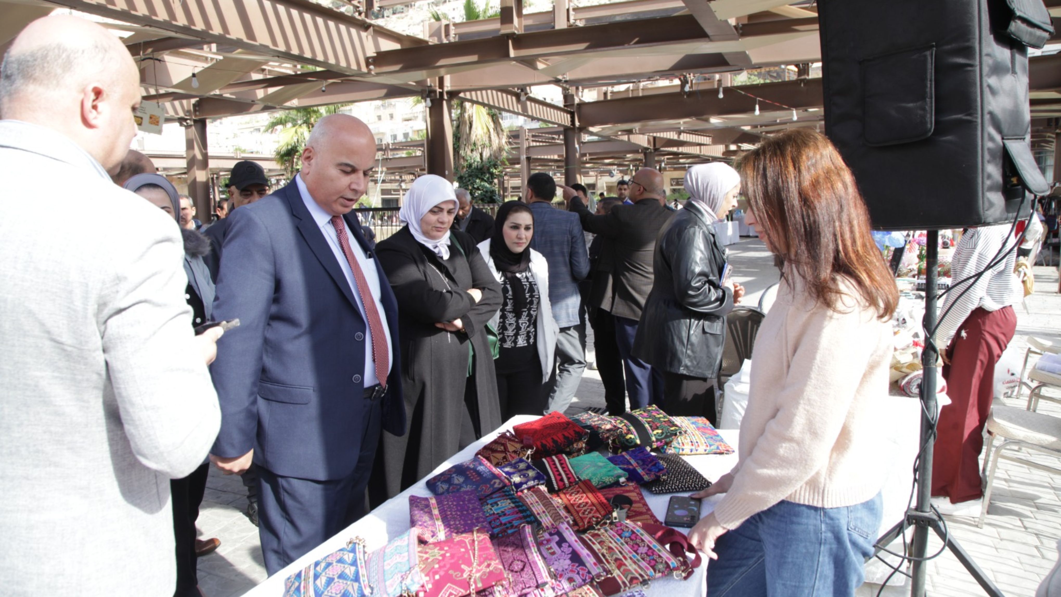 بازار لدعم المشاريع الصغيرة