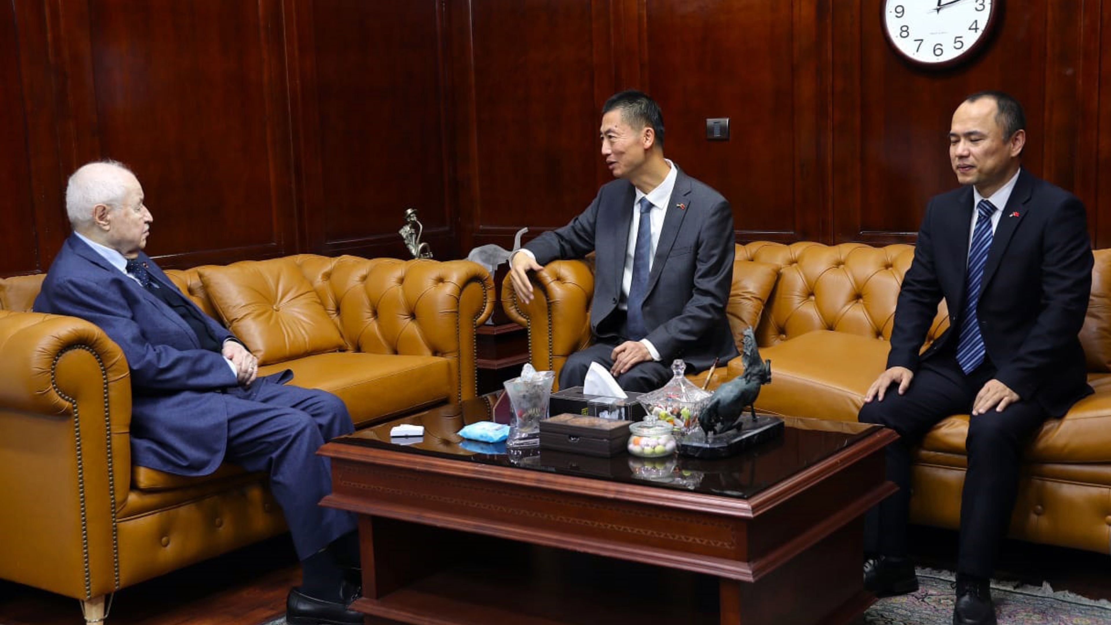 بحث التعاون بين مجموعة أبو غزالة والسفارة الصينية