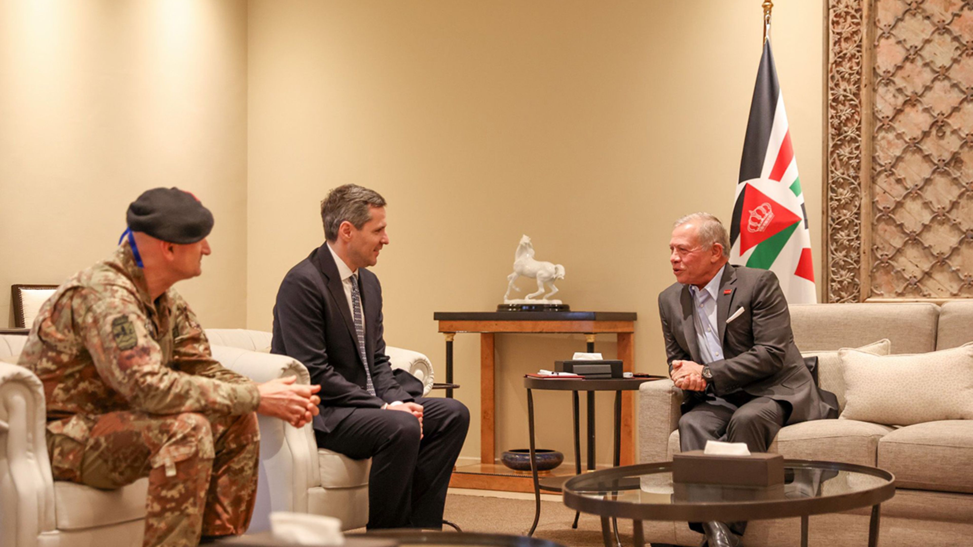 King receives Italy’s undersecretary of state for defence, chief of defence staff