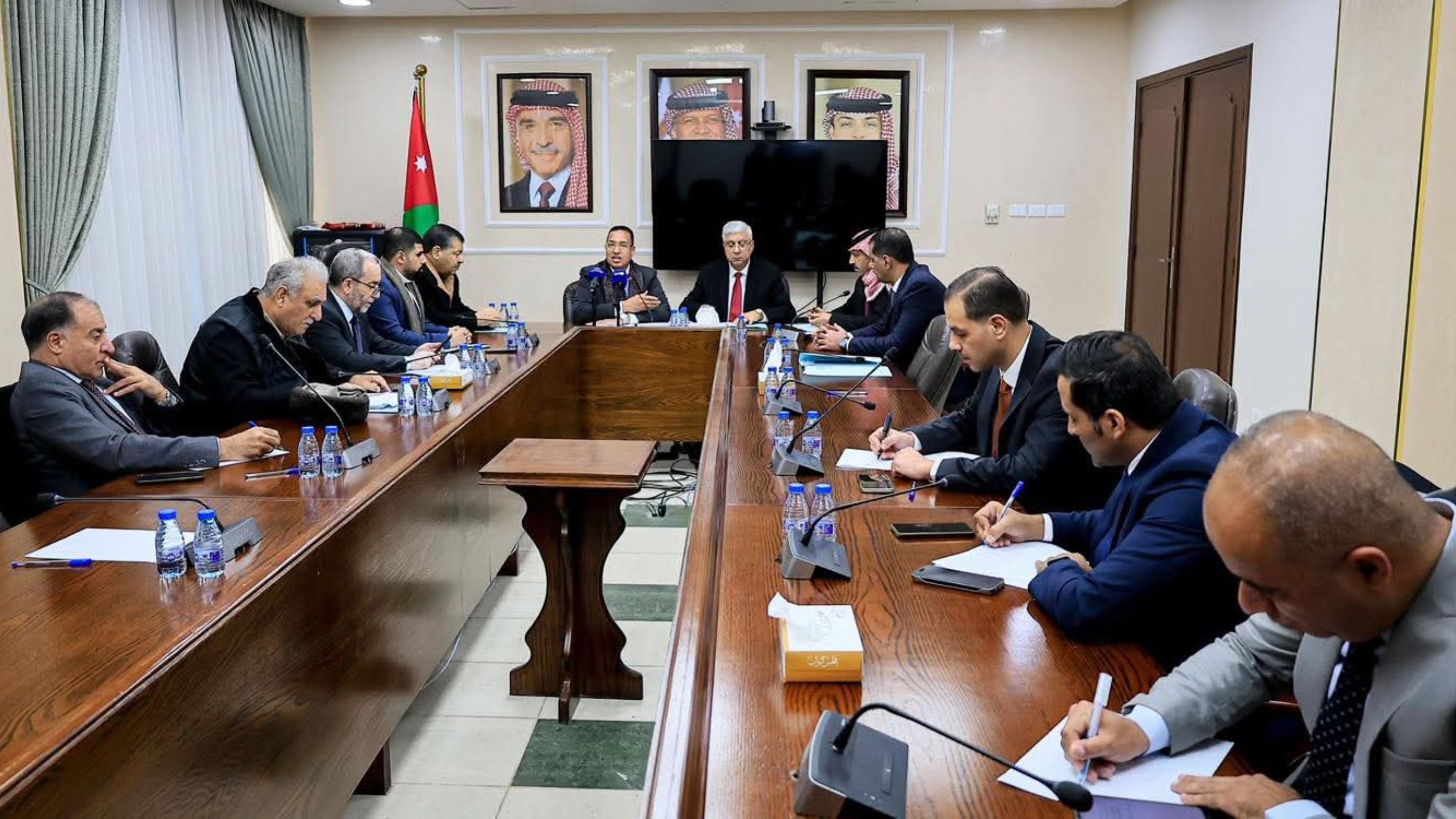 "الإدارية" و"البيئة" النيابيتان تبحثان استراتيجية الحد من الإلقاء العشوائي للنفايات