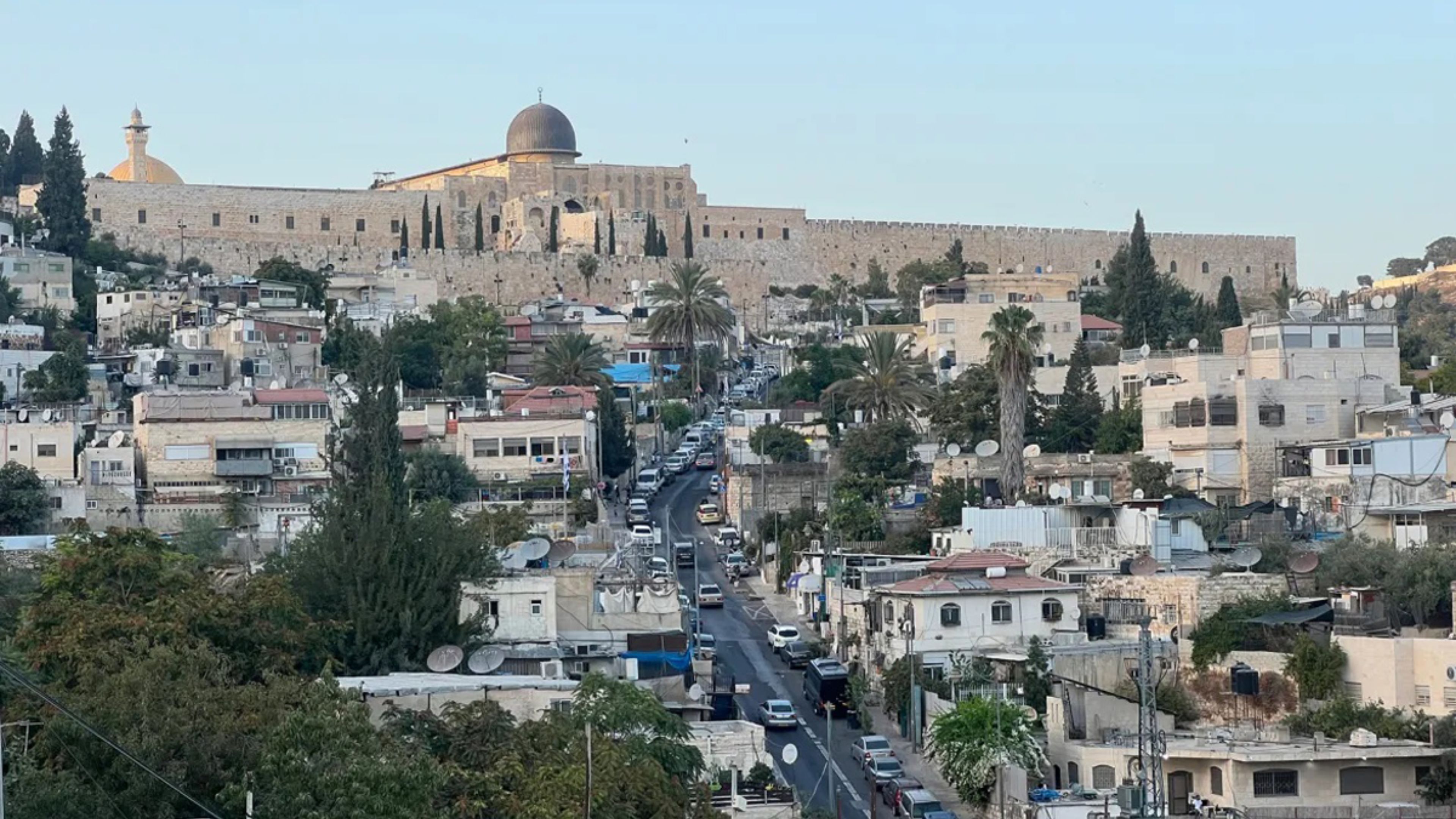 عين على القدس يناقش استهداف الاحتلال للتجمعات البدوية في بادية القدس