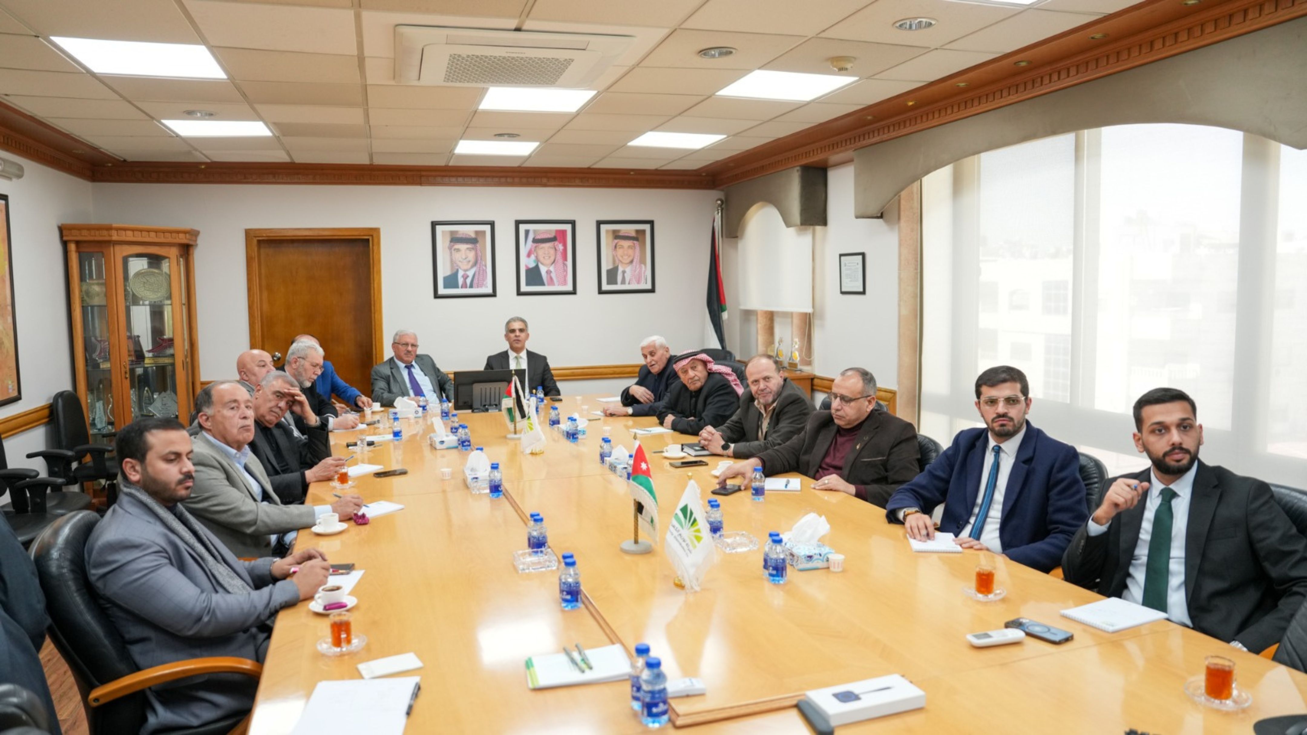 "طاقة الأعيان" تطلع على مشاريع وخطط شركة توزيع الكهرباء