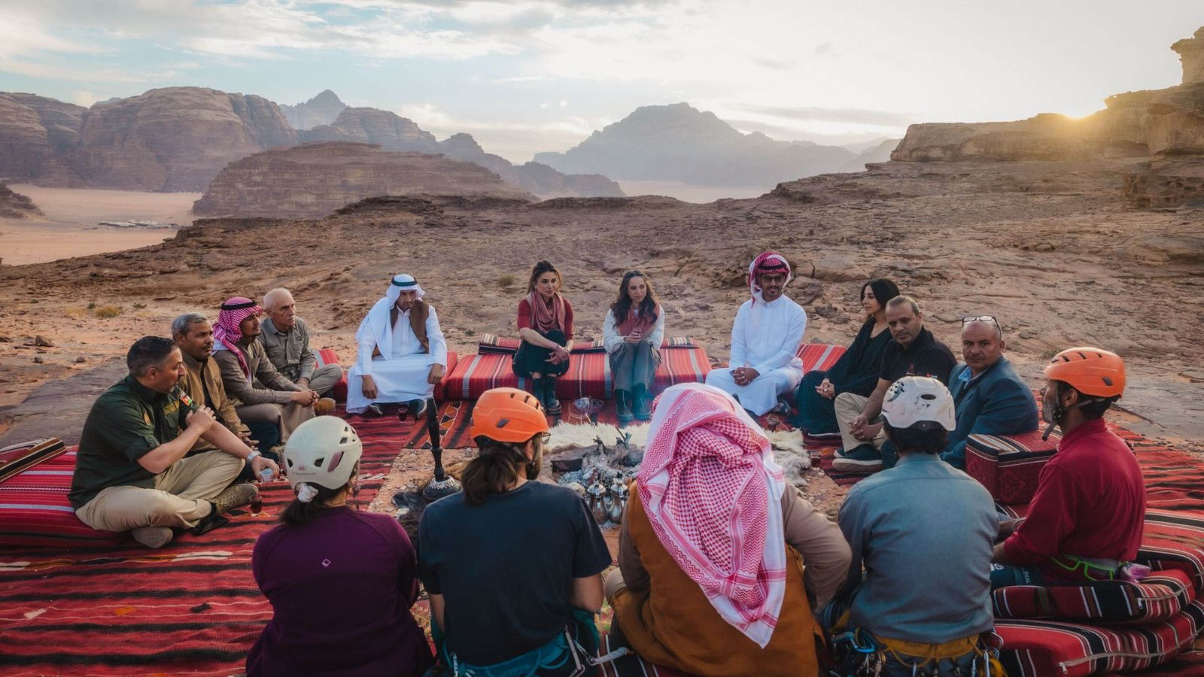 الملكة رانيا العبدالله والأميرة سلمى تزوران وادي رم