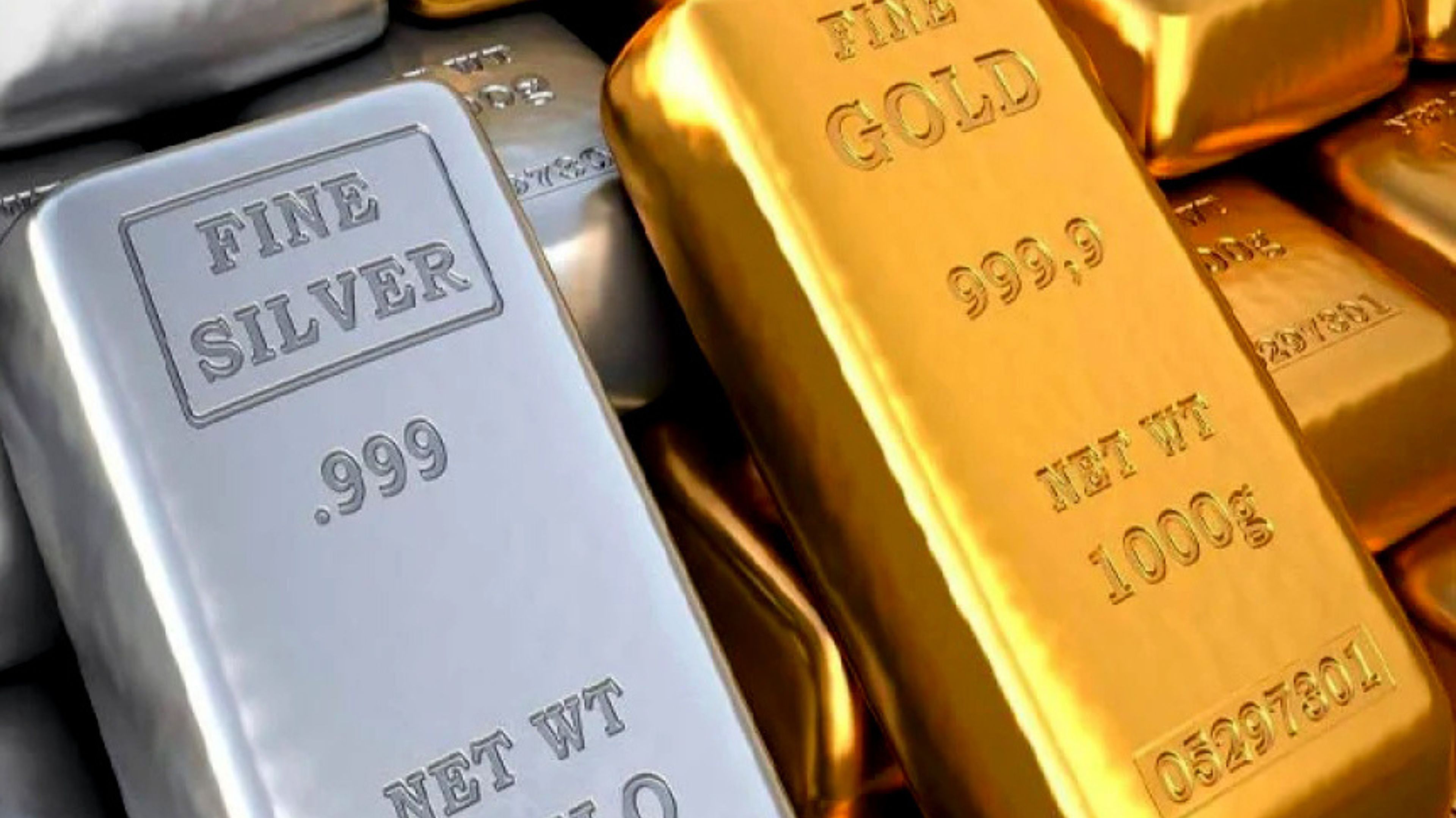 أسعار الذهب تقترب من 5 آلاف دولار والفضة من 100 دولار