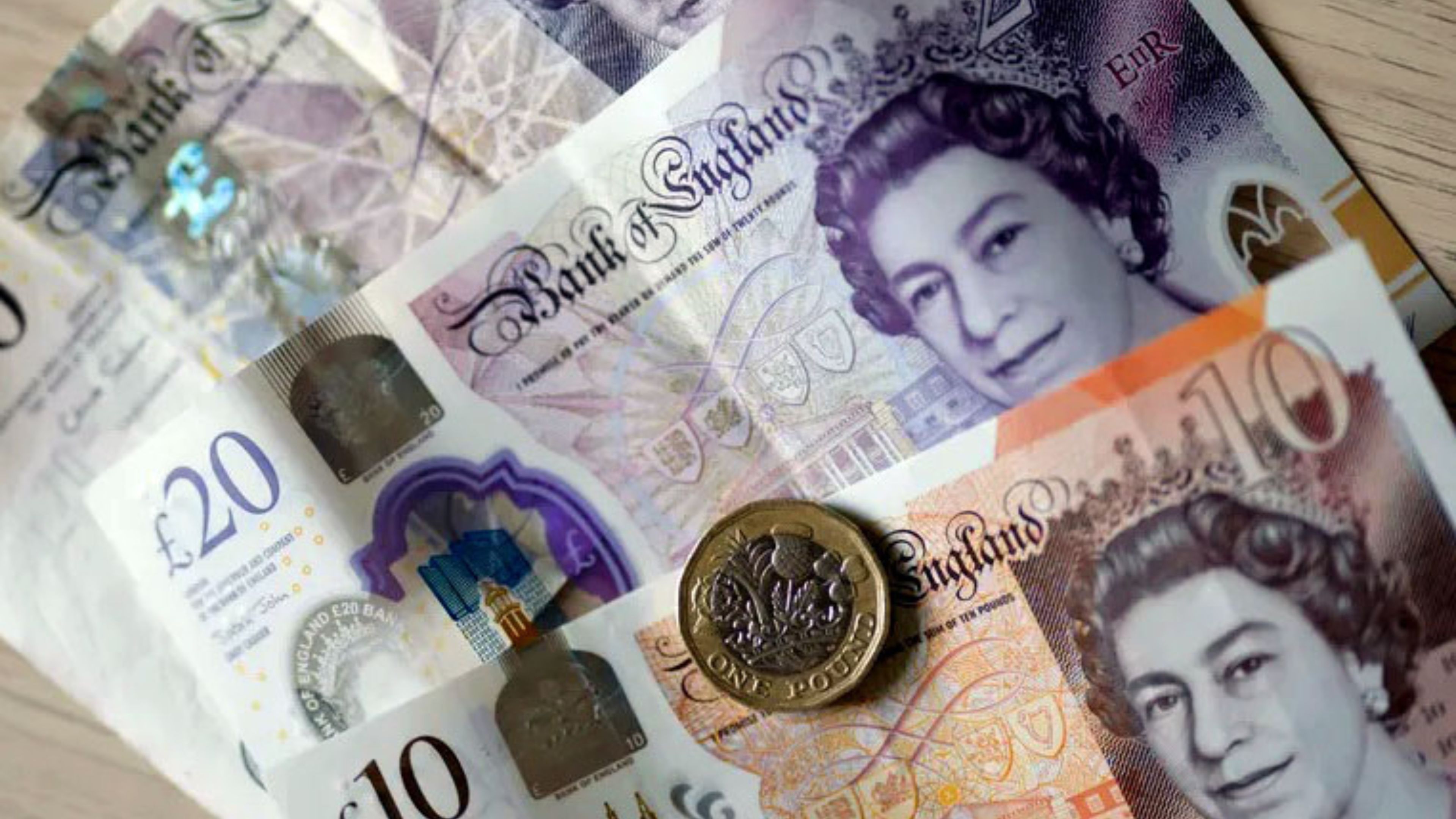 الإسترليني يواصل الصعود أمام الدولار واليورو