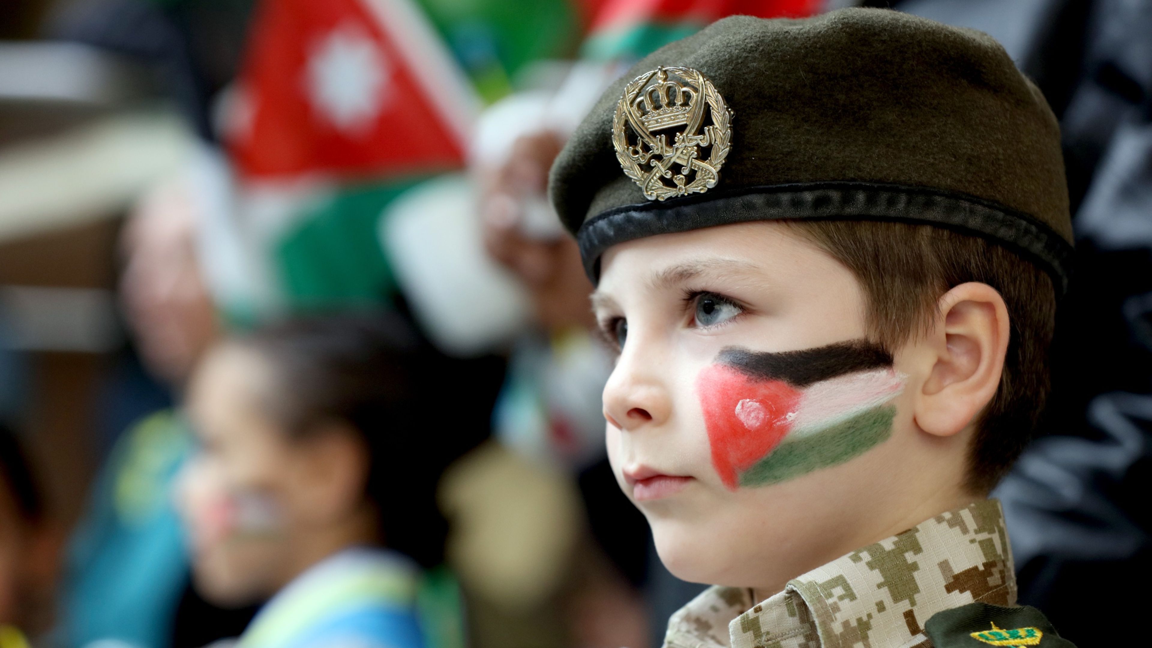 طفولة تنبض بحب الوطن