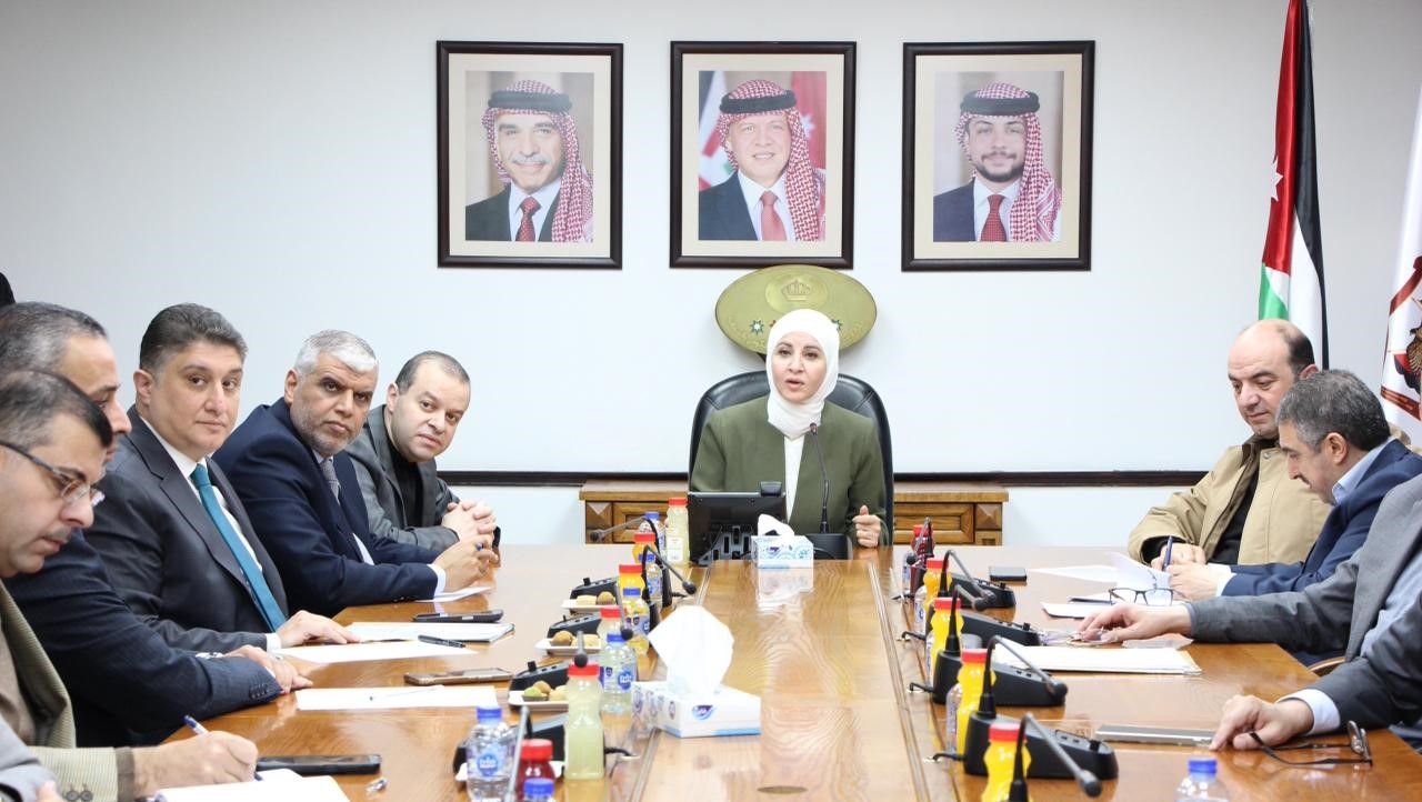 Industrial Policy Implementation Team Holds Regular Meeting, Reviews 2025 Achievements