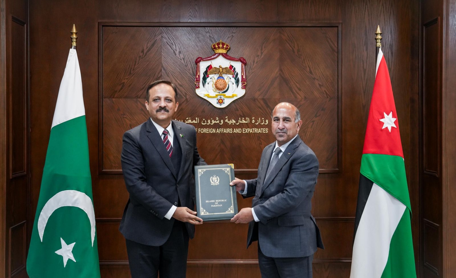 Pakistani Ambassador Designate Presents Credentials to Foreign Ministry