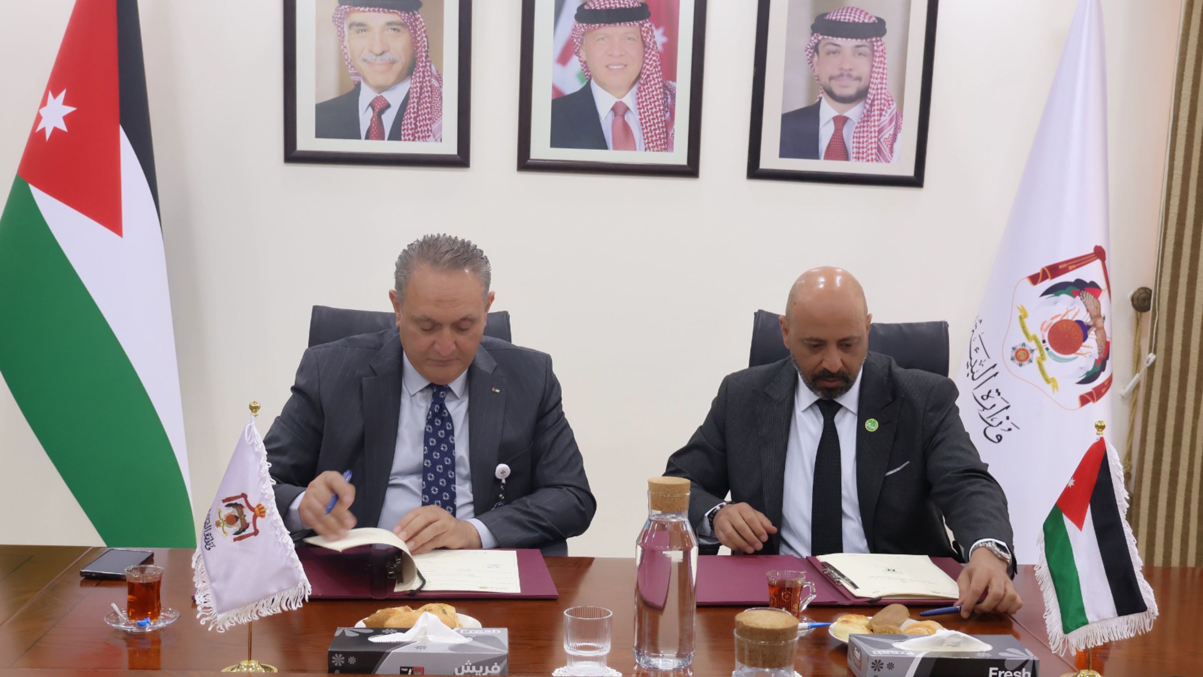 Environment Ministry, AVTR sign cooperation agreement to launch recycling banks project