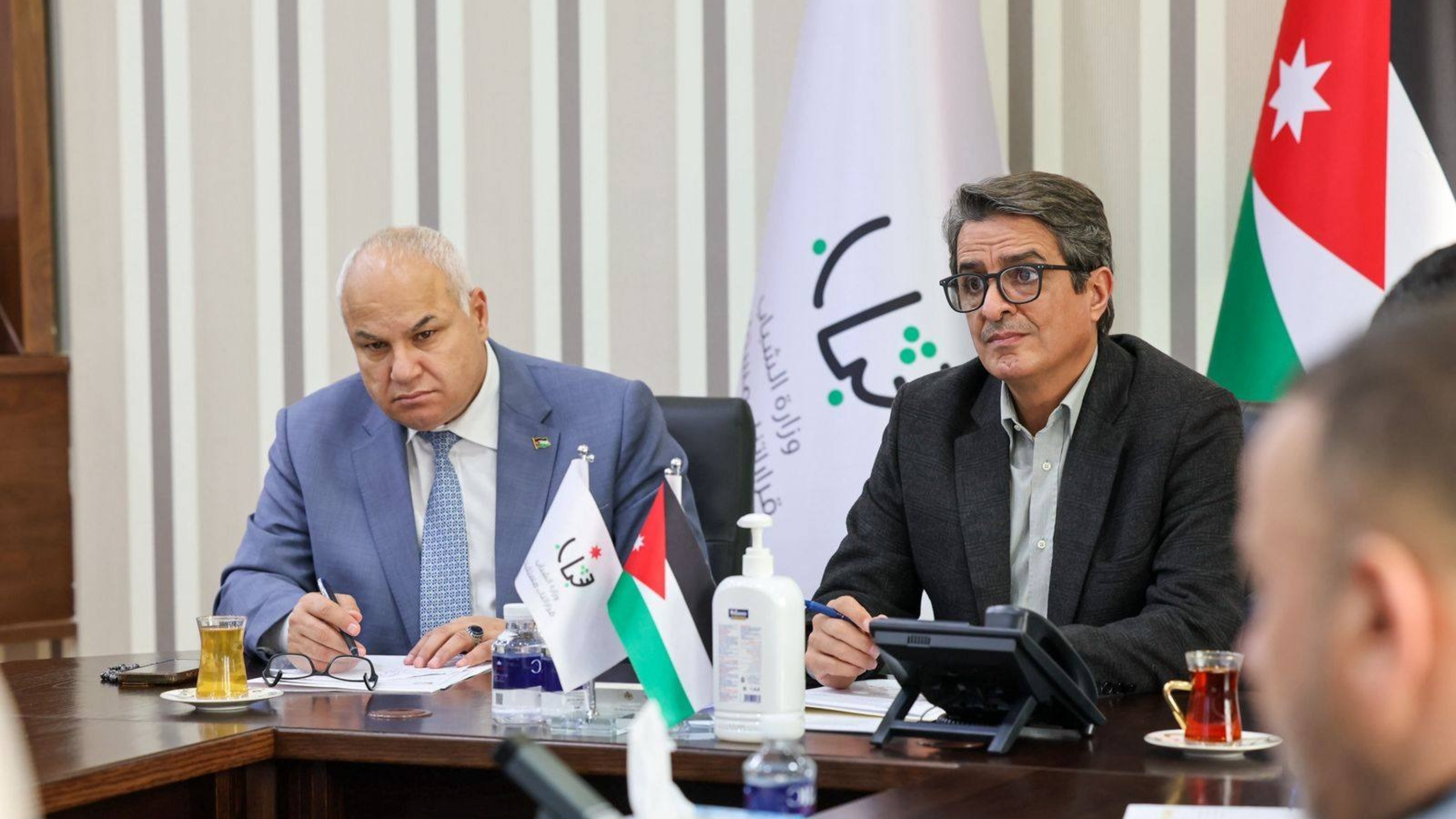  وزيرا الشباب والعمل يبحثان تنفيذ برامج تدريبية تستهدف الباحثين عن عمل 