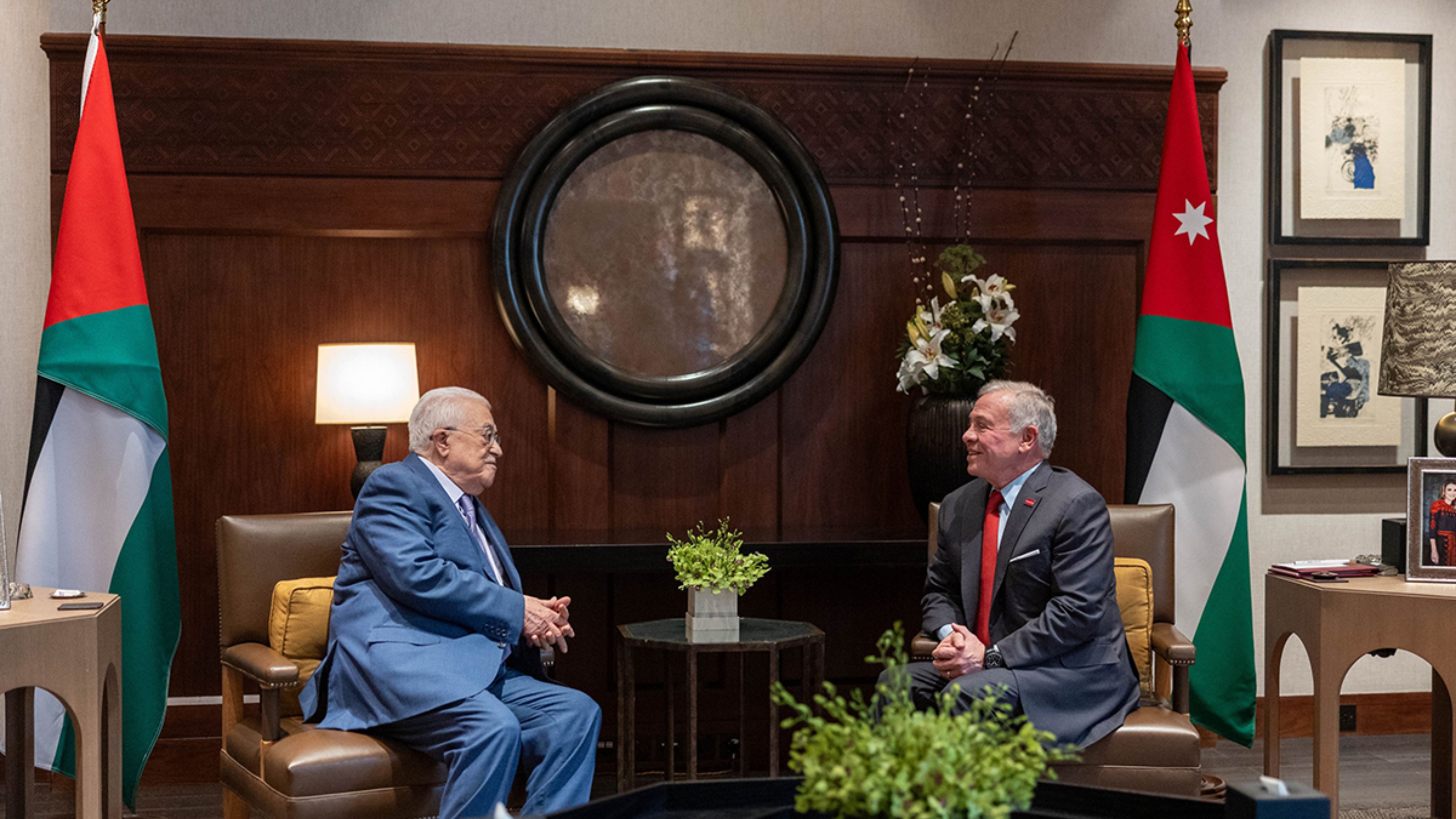 الملك يستقبل الرئيس الفلسطيني
