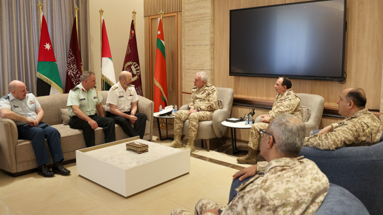 Army Chief receives Senior Canadian Defense Official to Discuss Military Cooperation