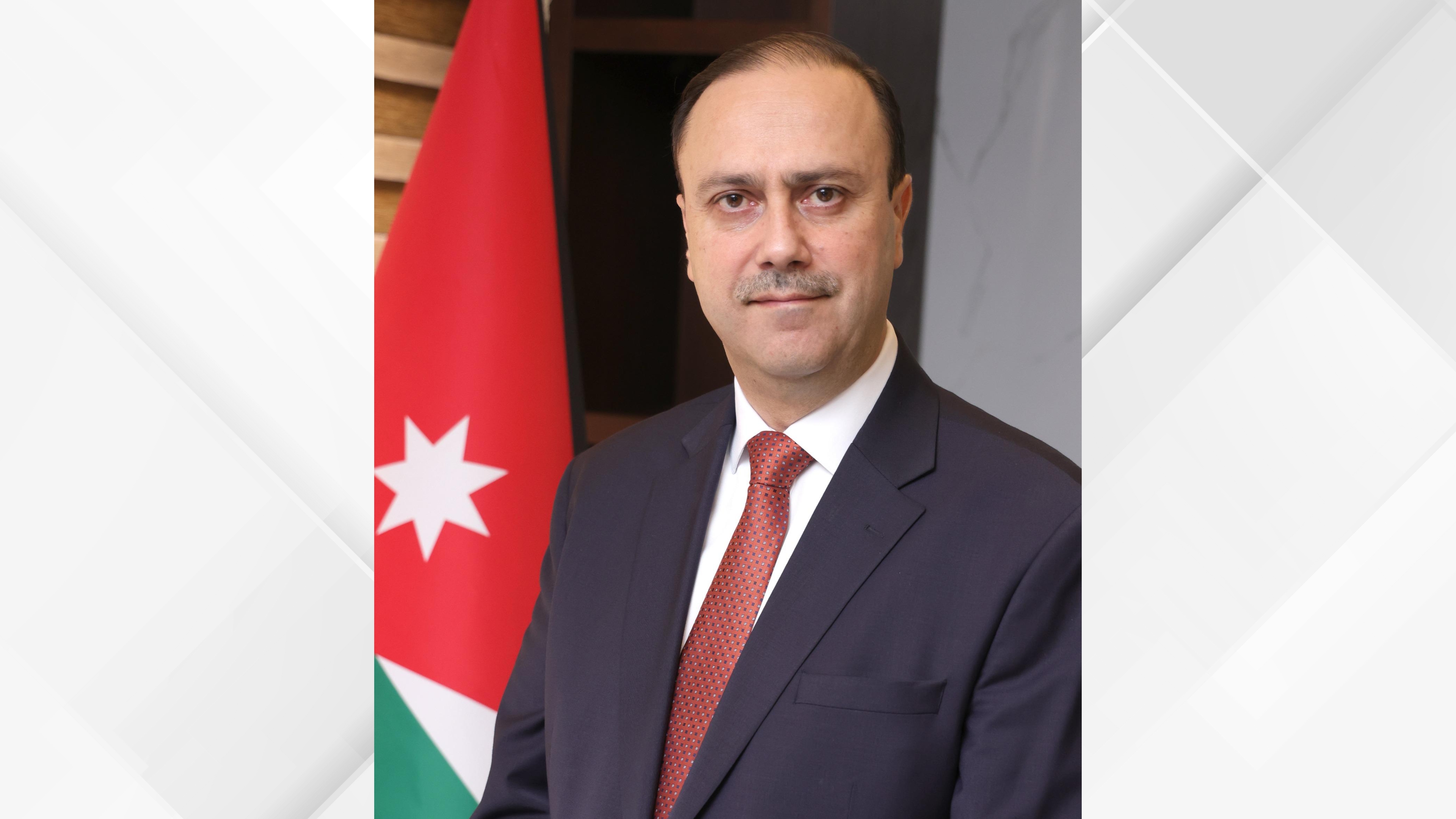 Momani commends veterans' sacrifices, role in defending Jordan