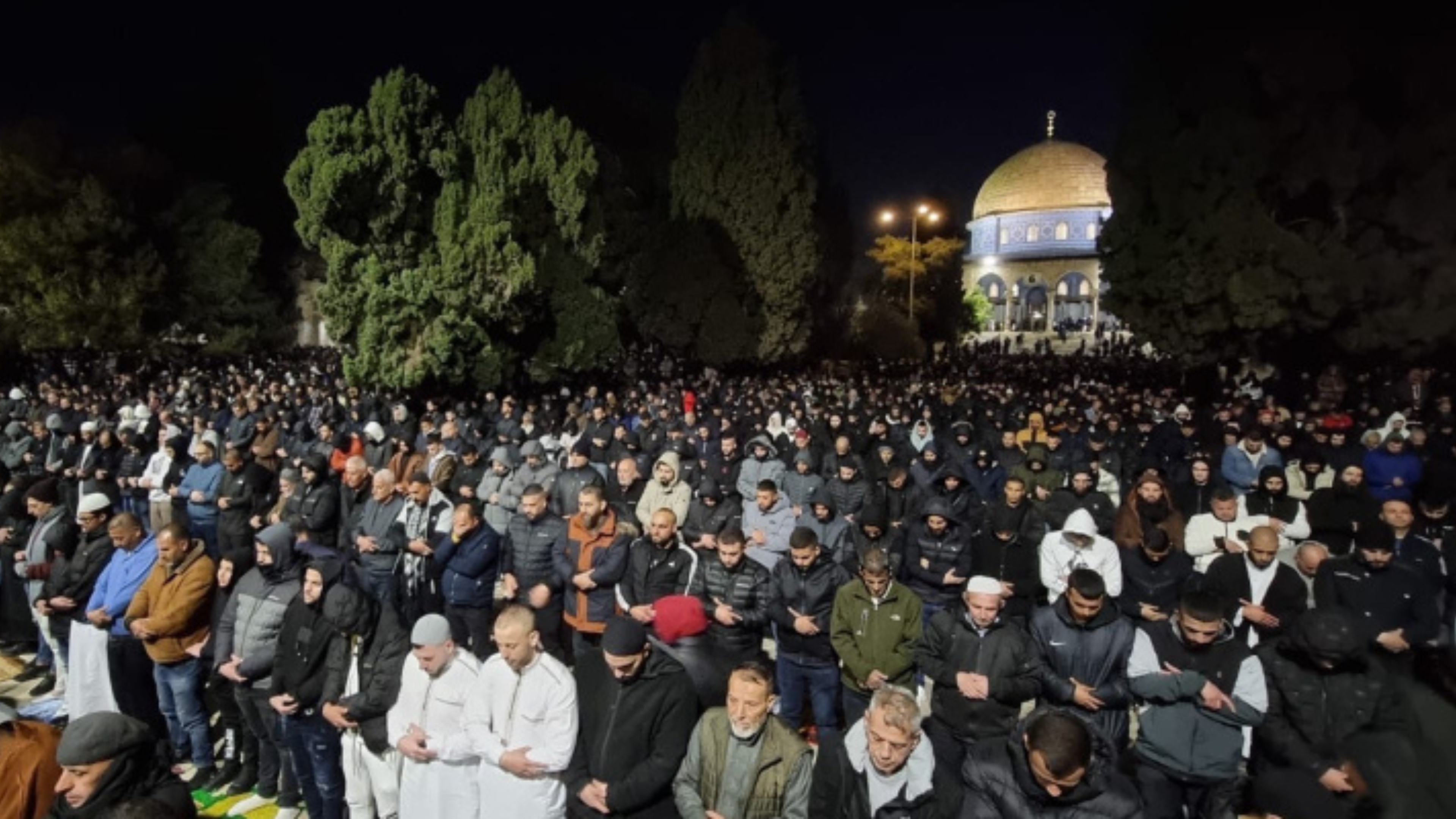 100k worshipers perform Taraweeh prayer at Al-Aqsa Mosque