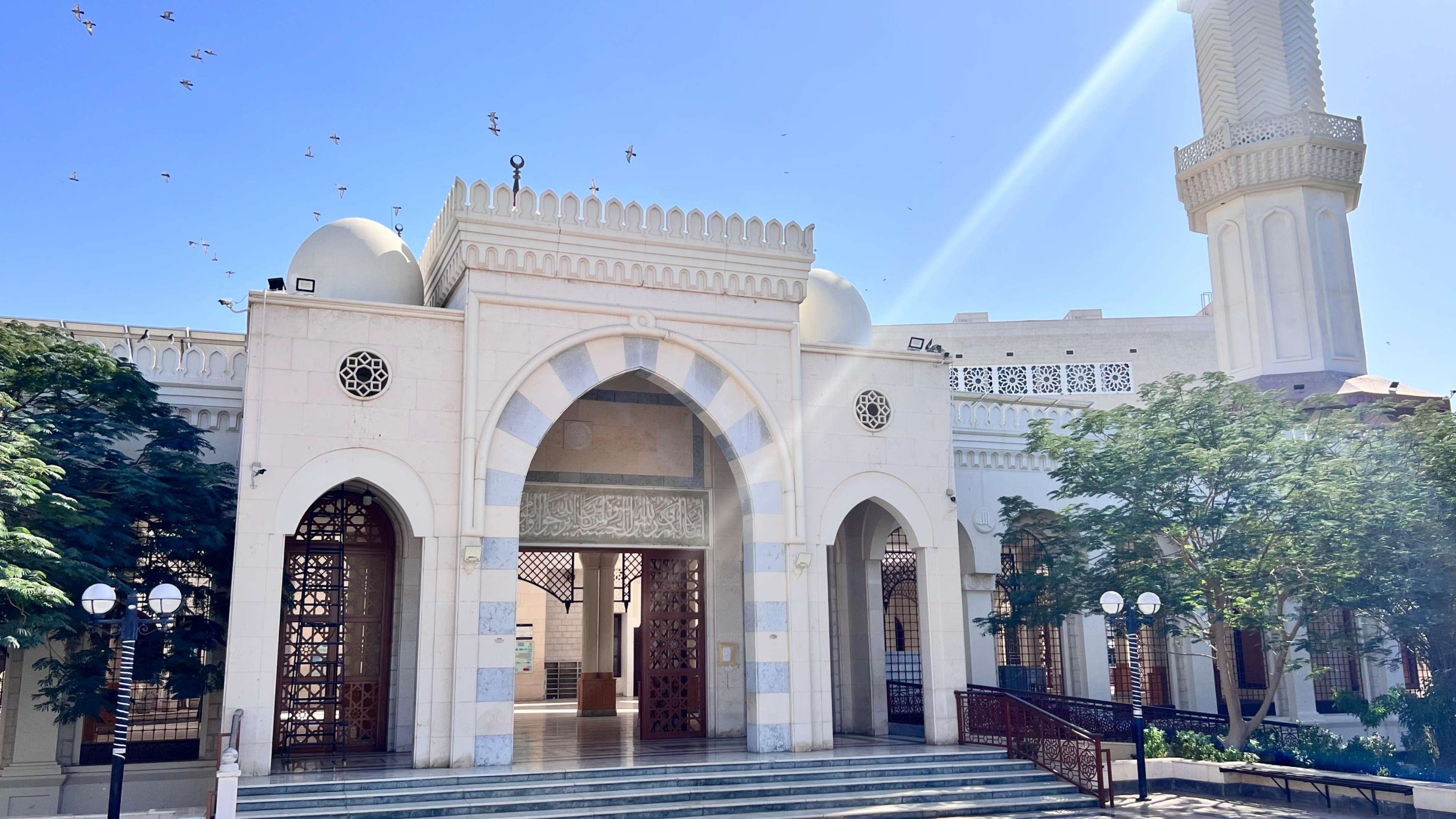 مسجد الشريف الحسين بن علي في العقبة .. أيقونة معمارية ومنارة روحانية