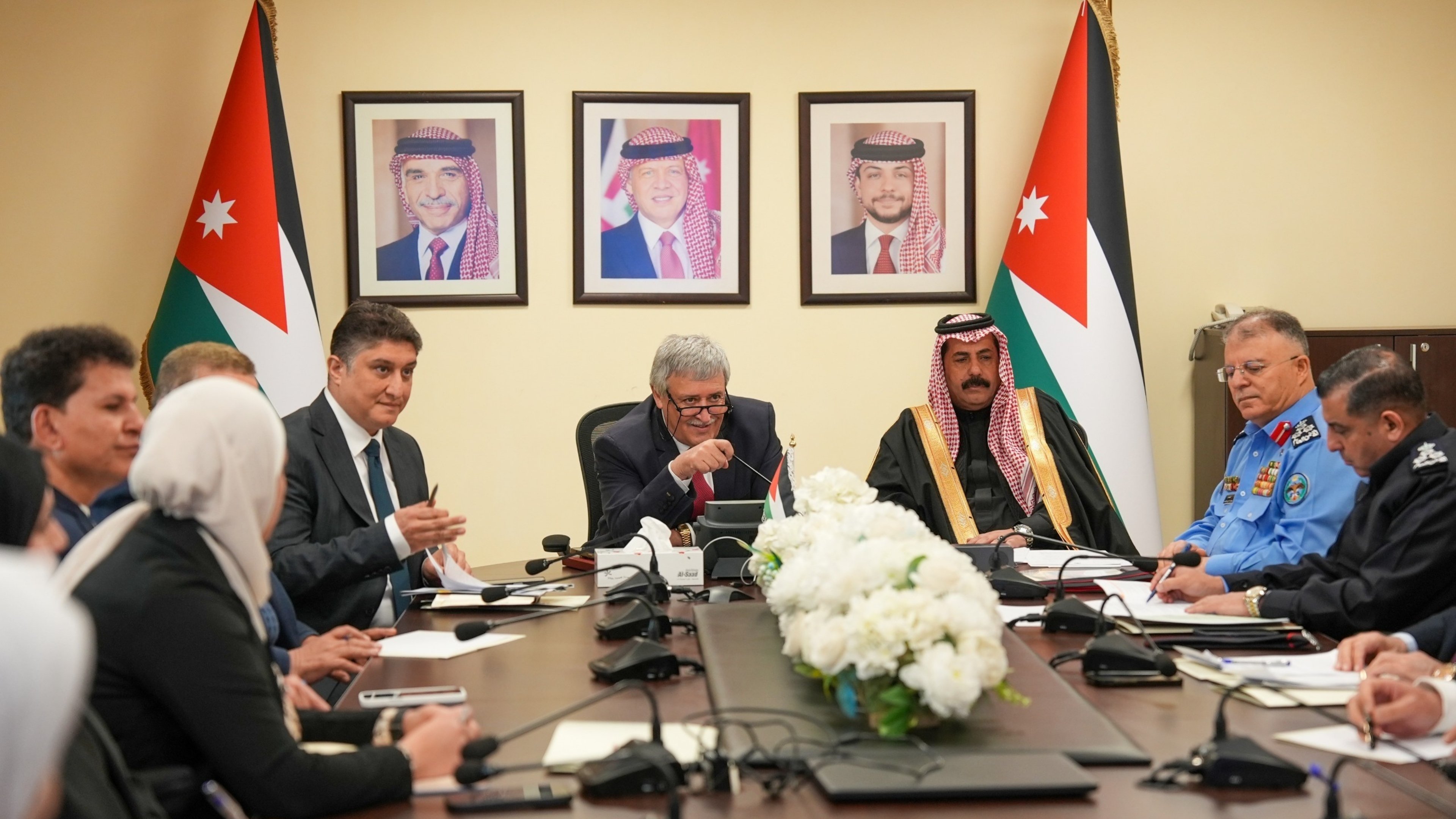 اجتماع يبحث مخالفات وسائل النقل وتحديث قطاع الشاحنات