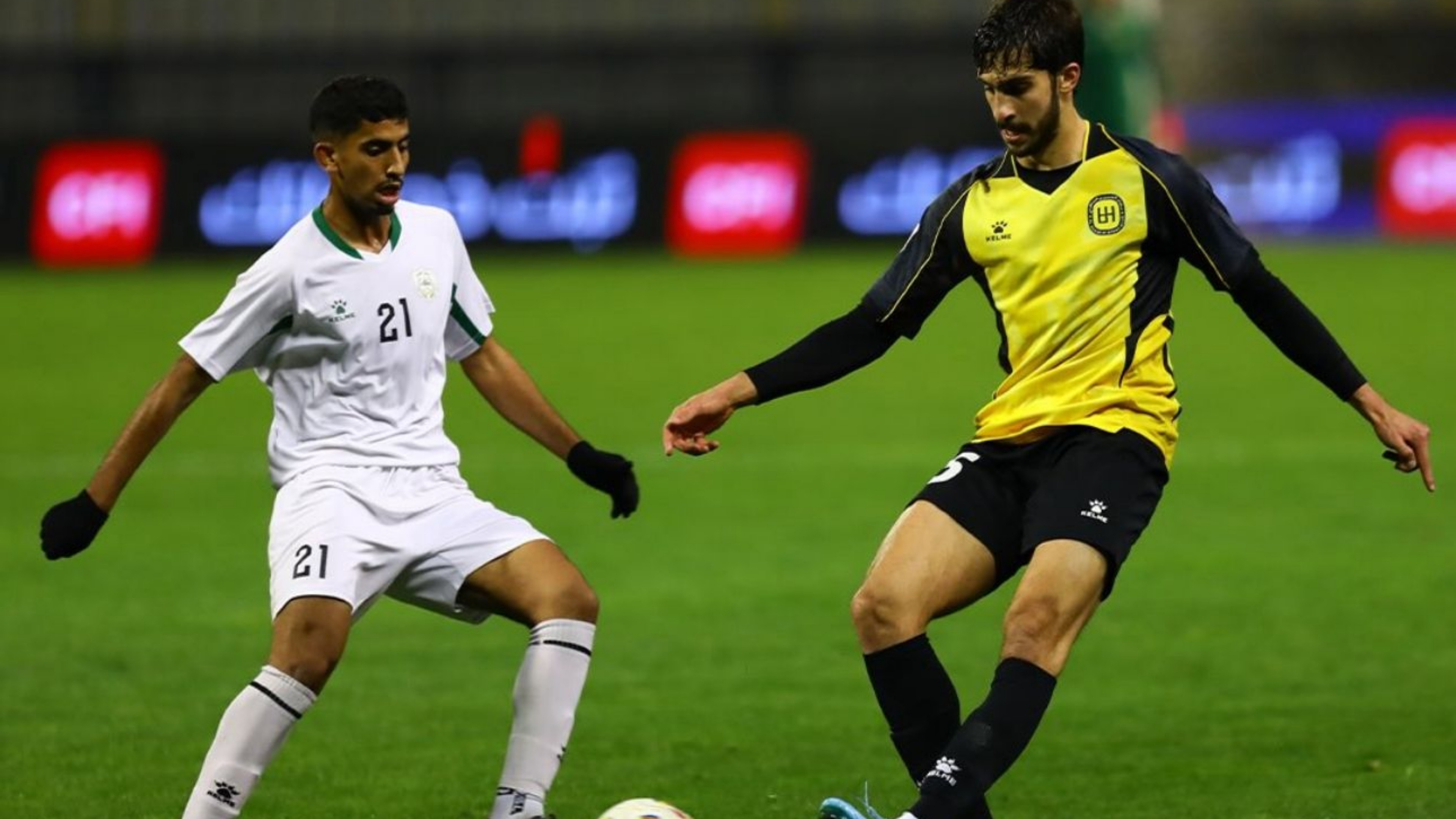 فريق الحسين يلتقي البقعة بدوري المحترفين لكرة القدم غدا