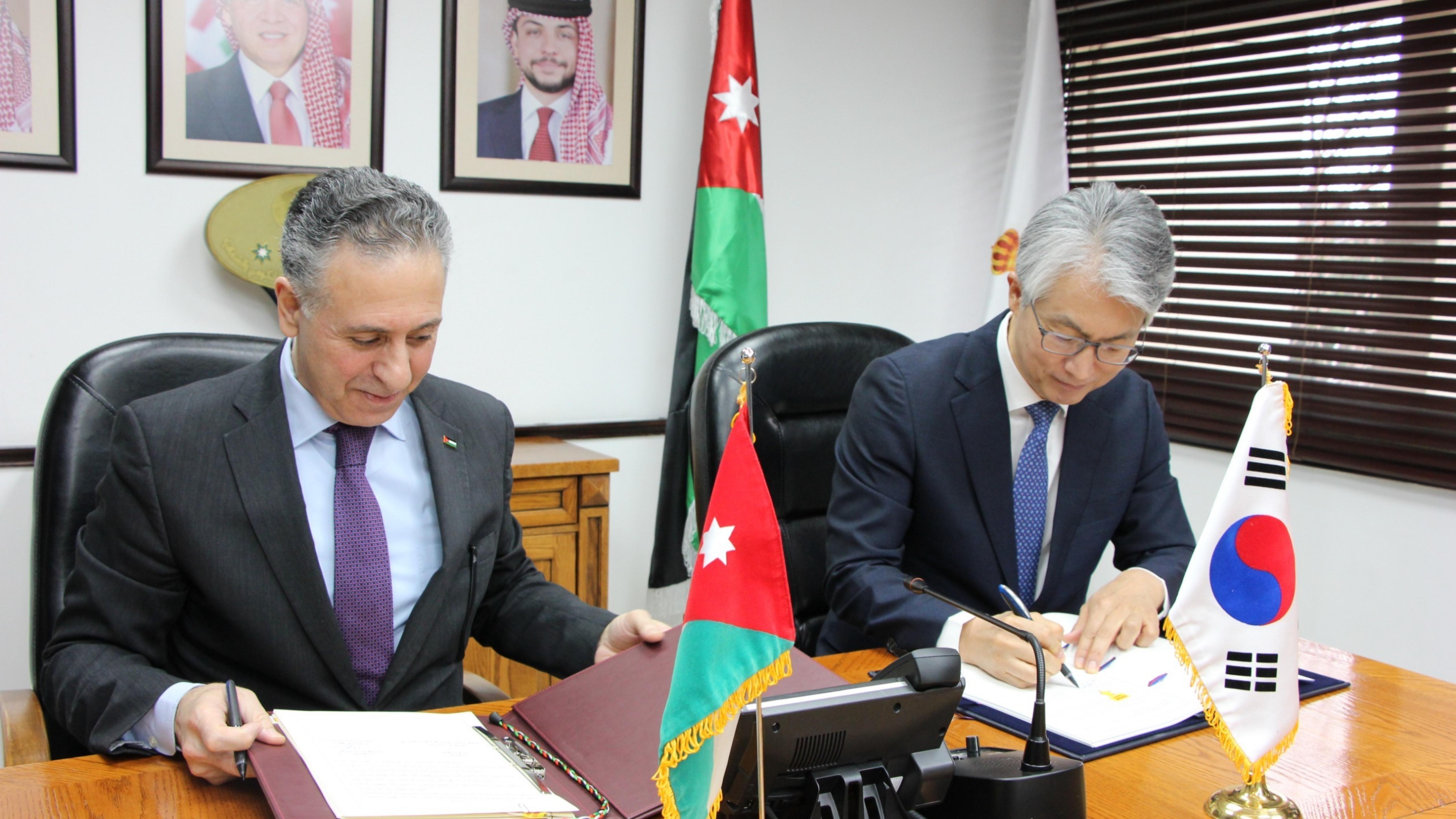 الأردن وكوريا يوقعان اتفاقية للتعاون الاقتصادي والتجاري