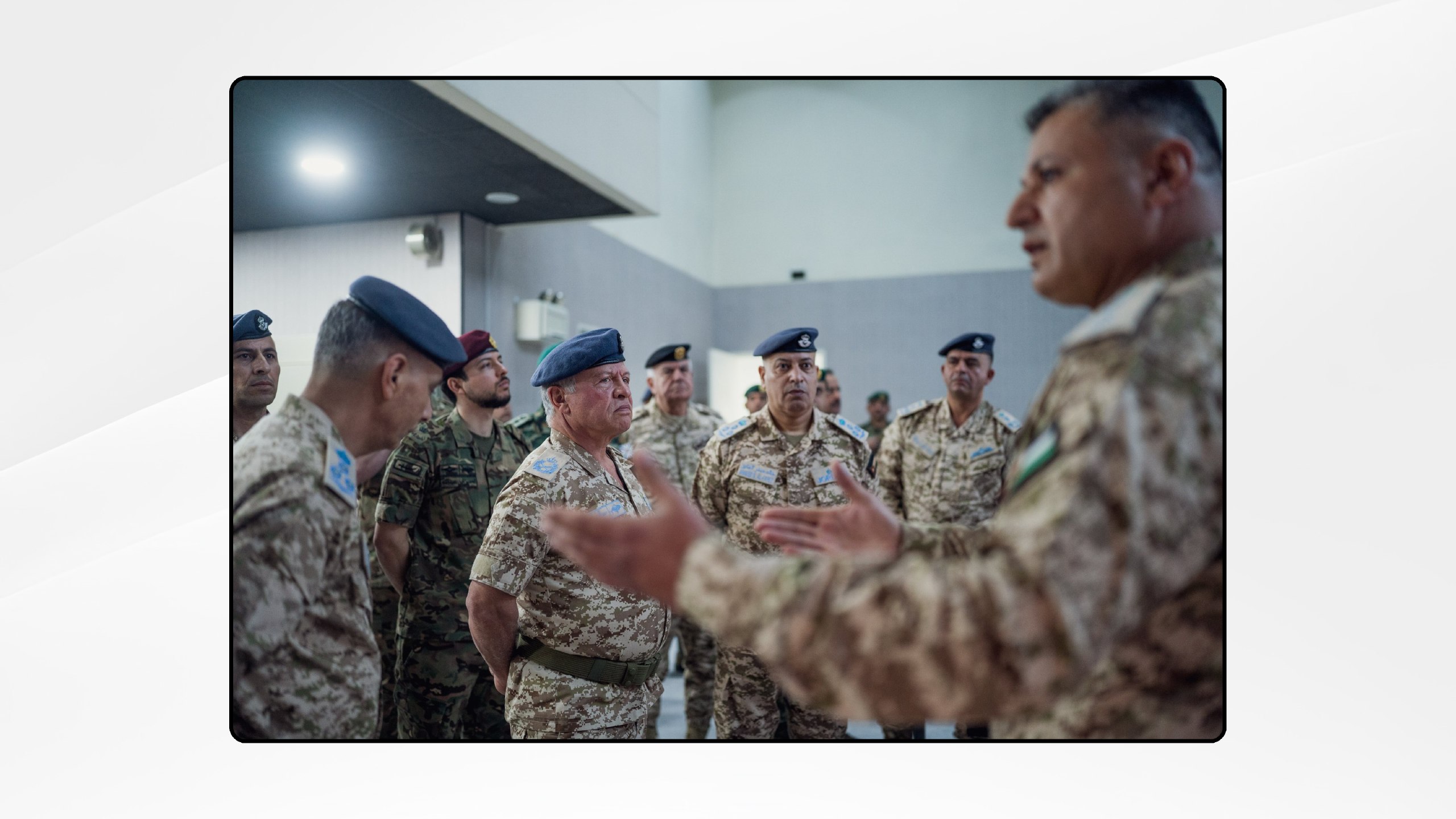 الملك يزور قيادة سلاح الجو الملكي ويشيد بجهود منتسبي الجيش العربي