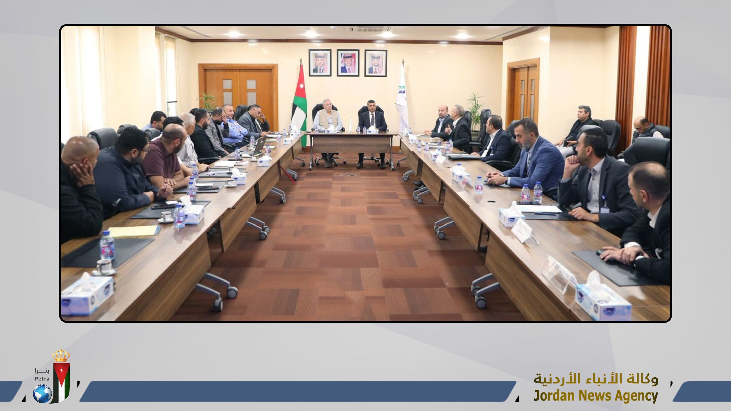 بحث آليات عمل التكسي الأخضر عبر التطبيقات الذكية في العقبة