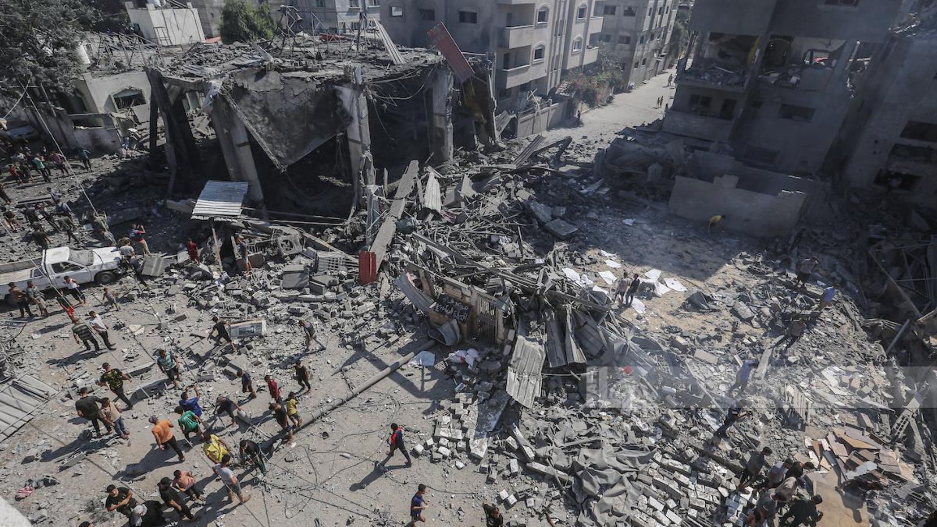 6 شهداء جراء قصف الاحتلال مخيم البريج وسط قطاع غزة