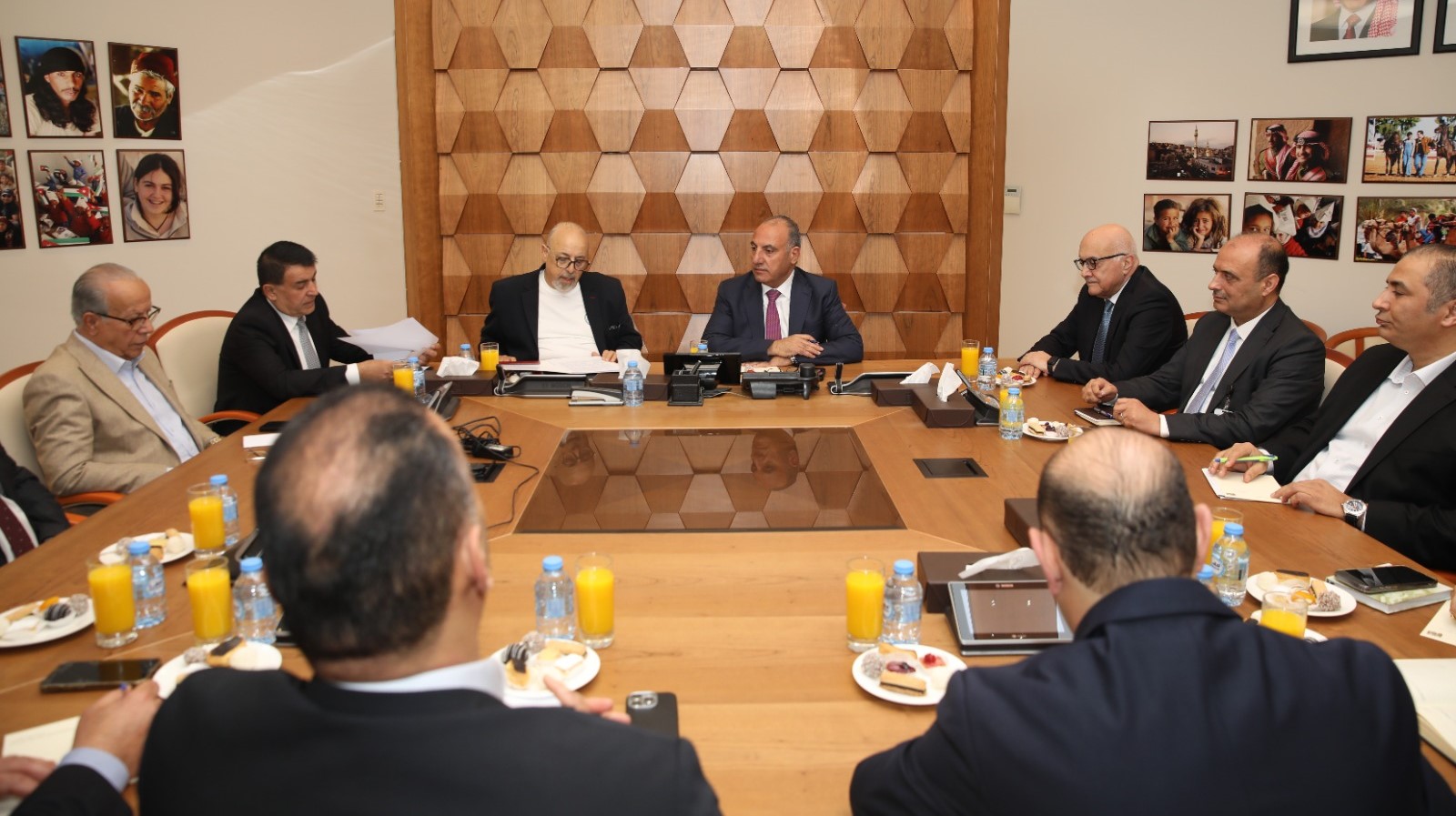 الأمانة وجمعية الإسكان تبحثان سبل تحفيز القطاع