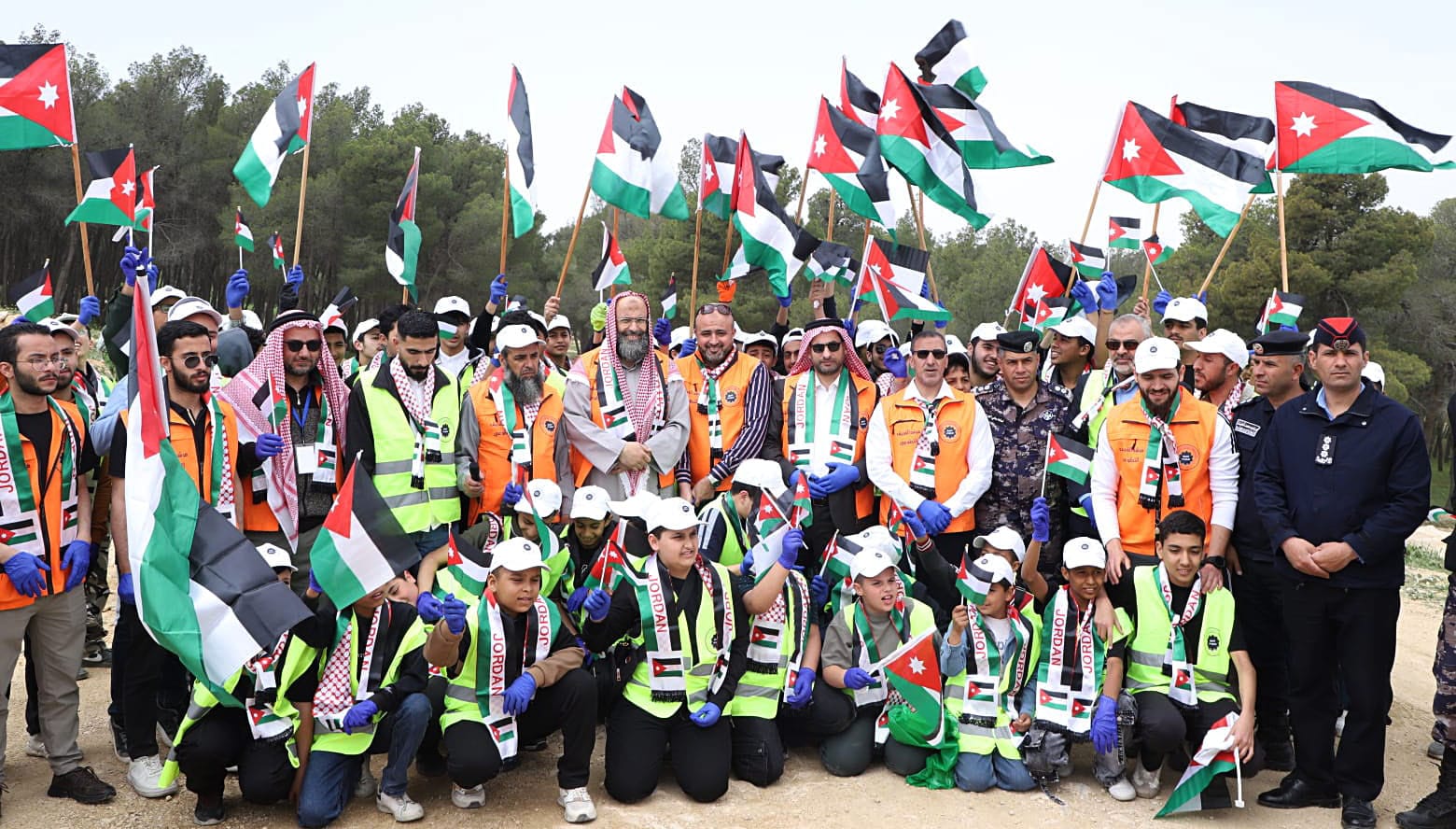 "الأوقاف" تطلق فعالية "معا لأردن أجمل" تزامنا مع يوم العلم