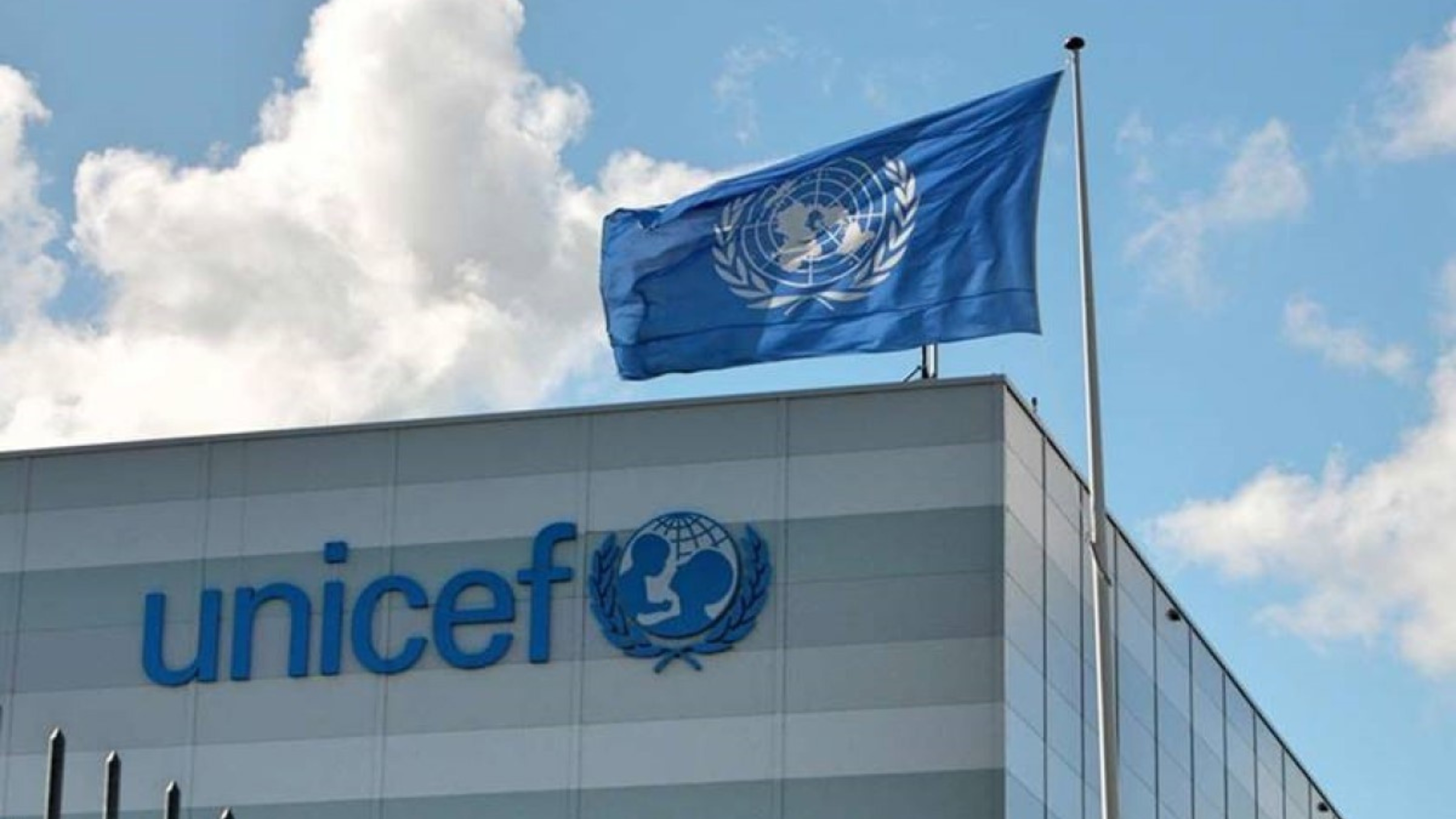 اليونيسيف: نيران إسرائيلية أودت بحياة سائقي شاحنتين لنقل المياه في غزة