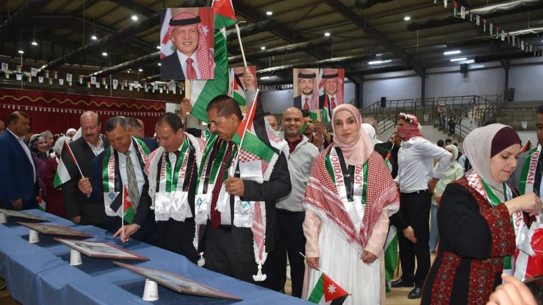 فاعليات رسمية ومجتمعية تحتفل بيوم العلم