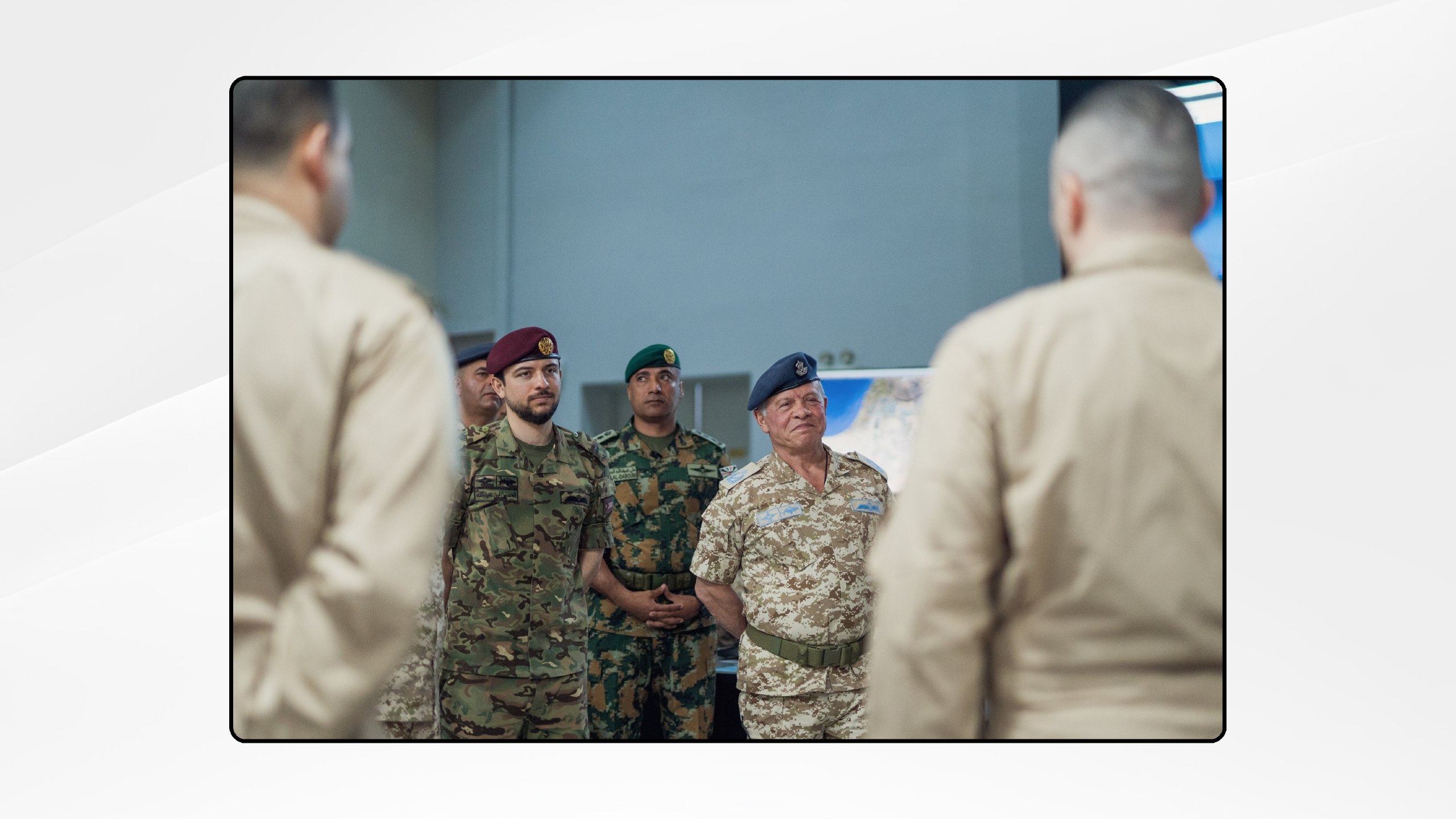 الملك يزور قيادة سلاح الجو الملكي ويشيد بجهود منتسبي الجيش العربي