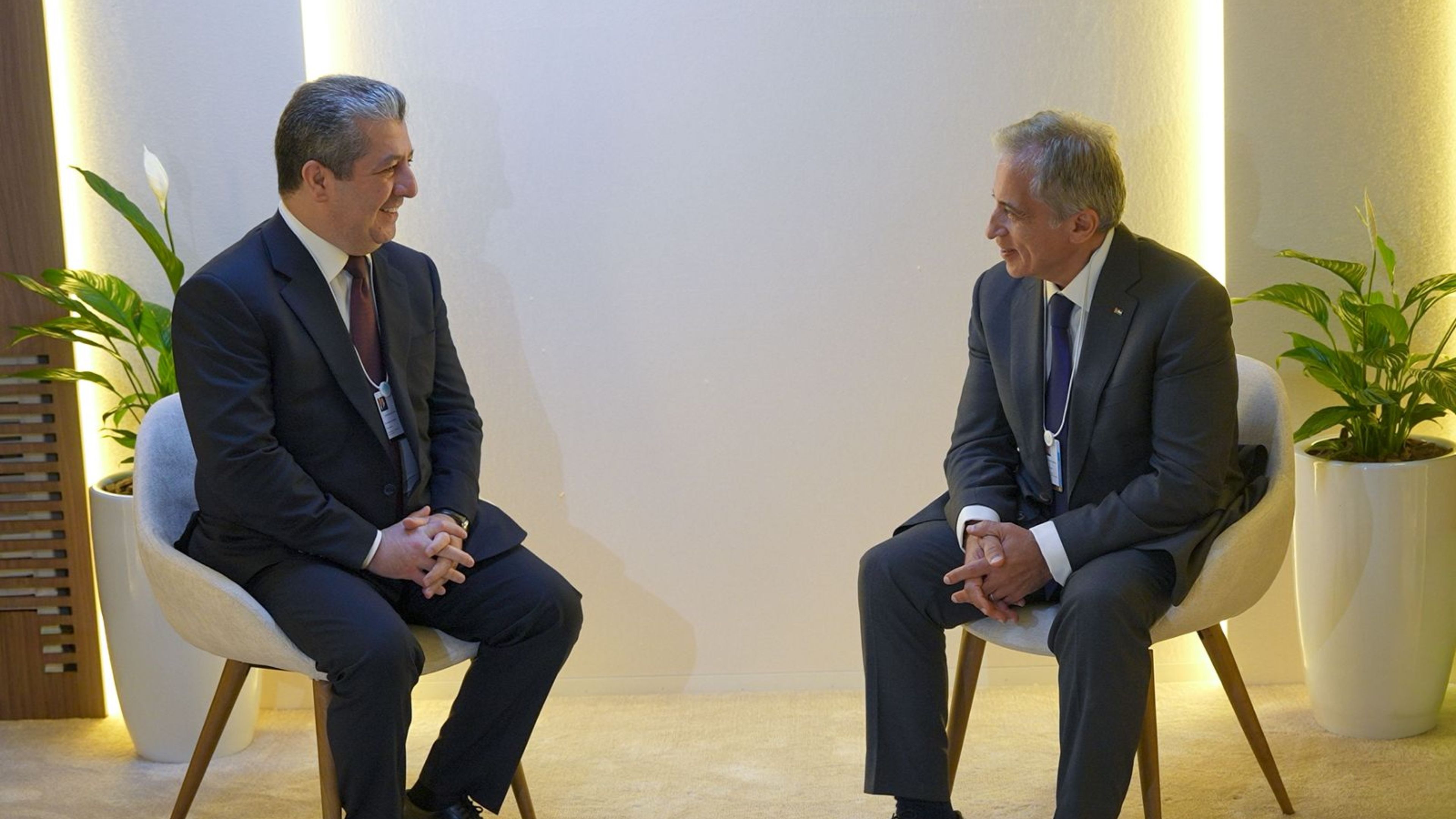 رئيس الوزراء يشارك بالقمة العالمية للحكومات في دبي ويبحث مع الشيخ منصور بن زايد سبل تعزيز التعاون الثنائي