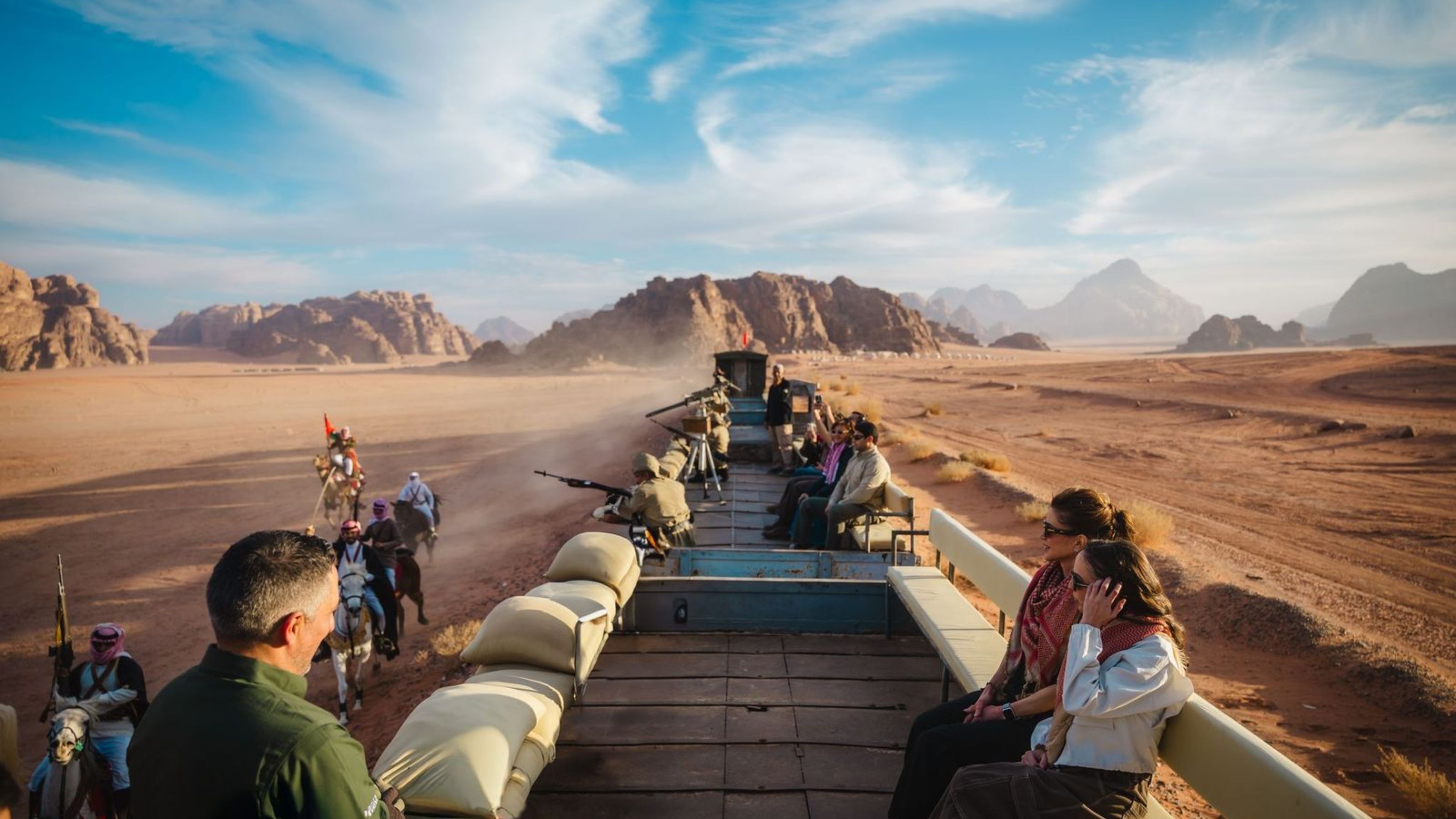 الملكة رانيا العبدالله والأميرة سلمى تزوران وادي رم