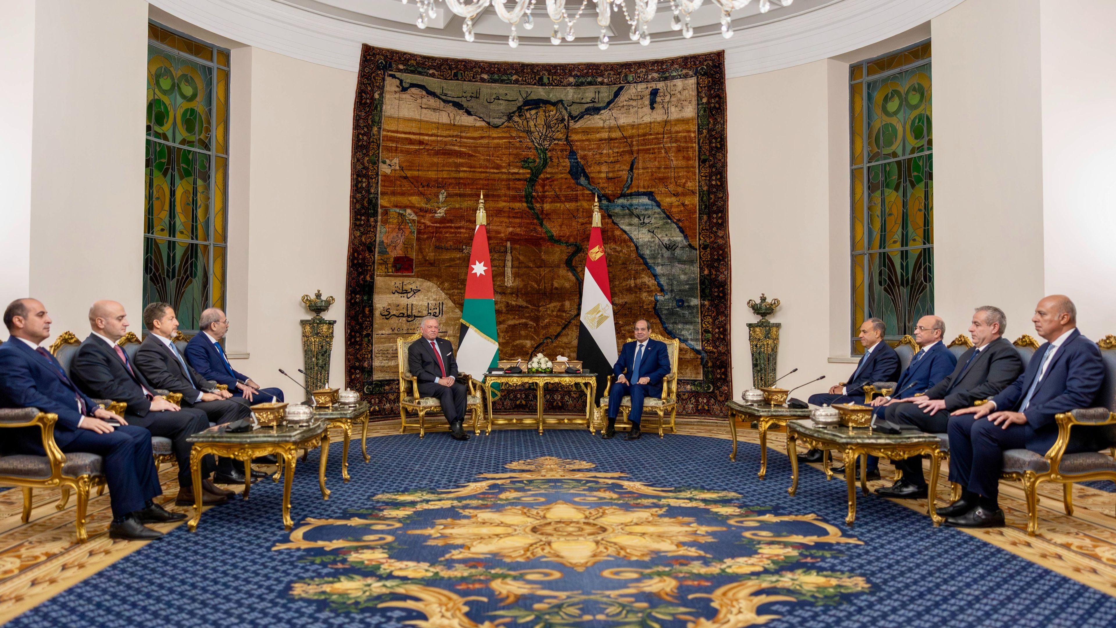 الملك والرئيس المصري يعقدان مباحثات في القاهرة