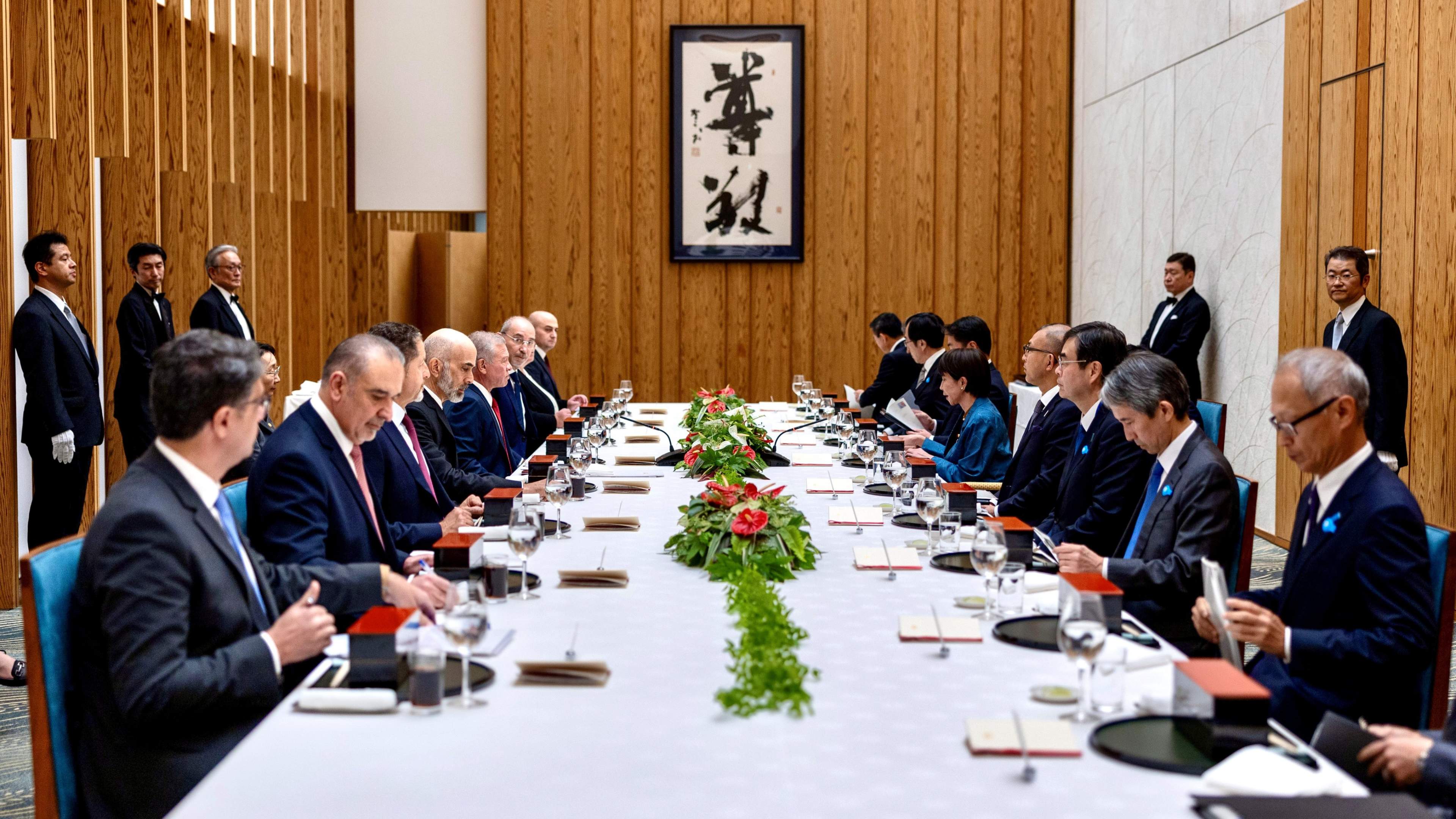 King meets Japan PM, discusses expanding economic cooperation in vital fields