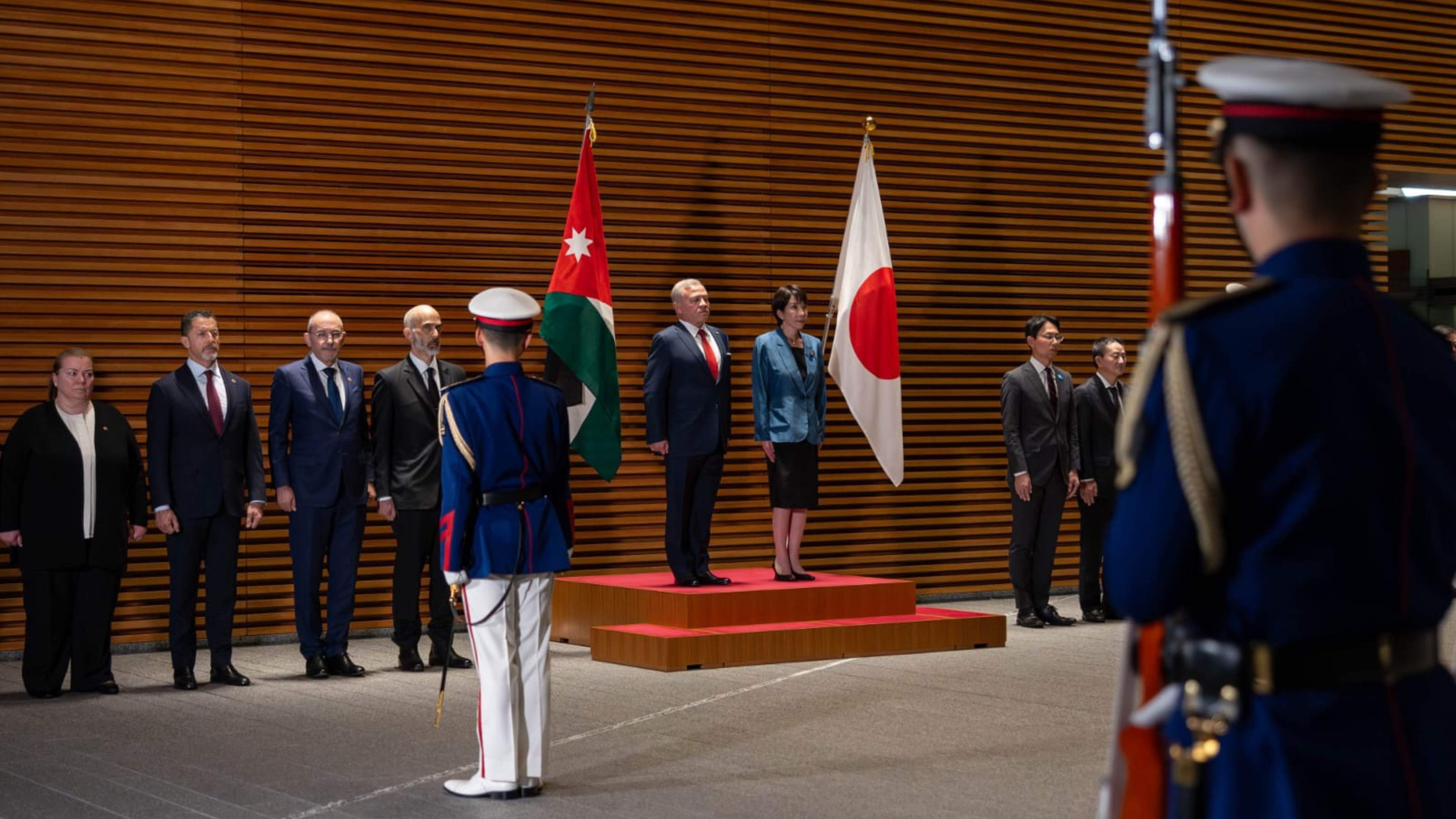 King meets Japan PM, discusses expanding economic cooperation in vital fields