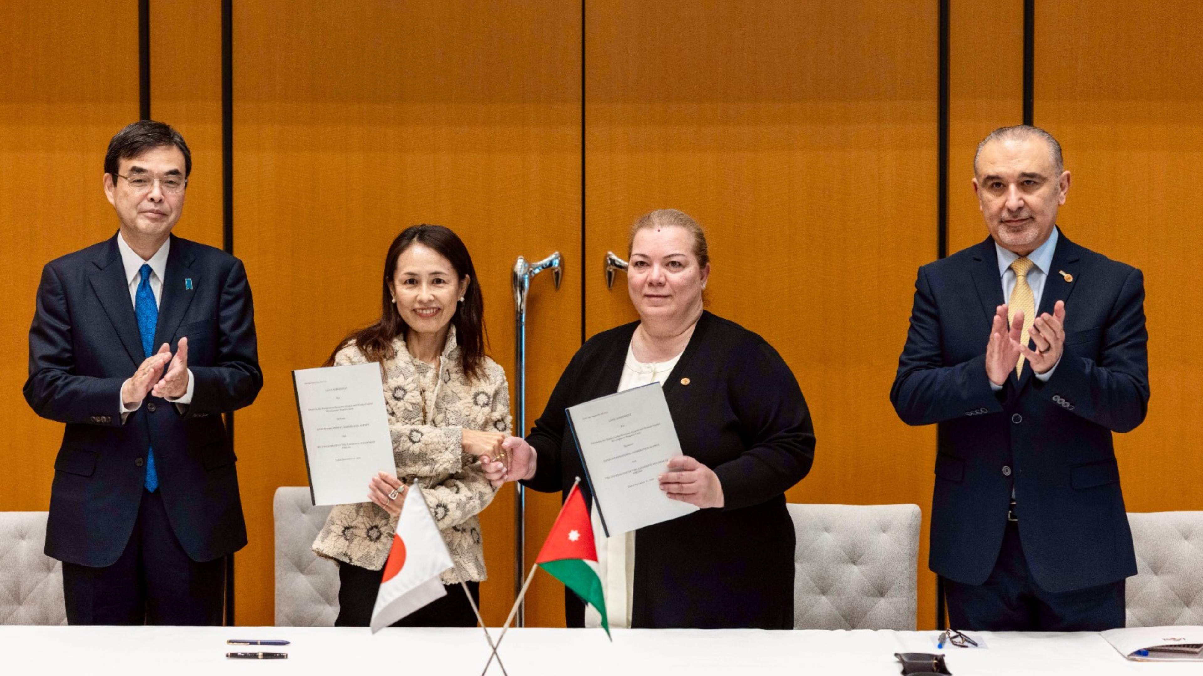 King meets Japan PM, discusses expanding economic cooperation in vital fields