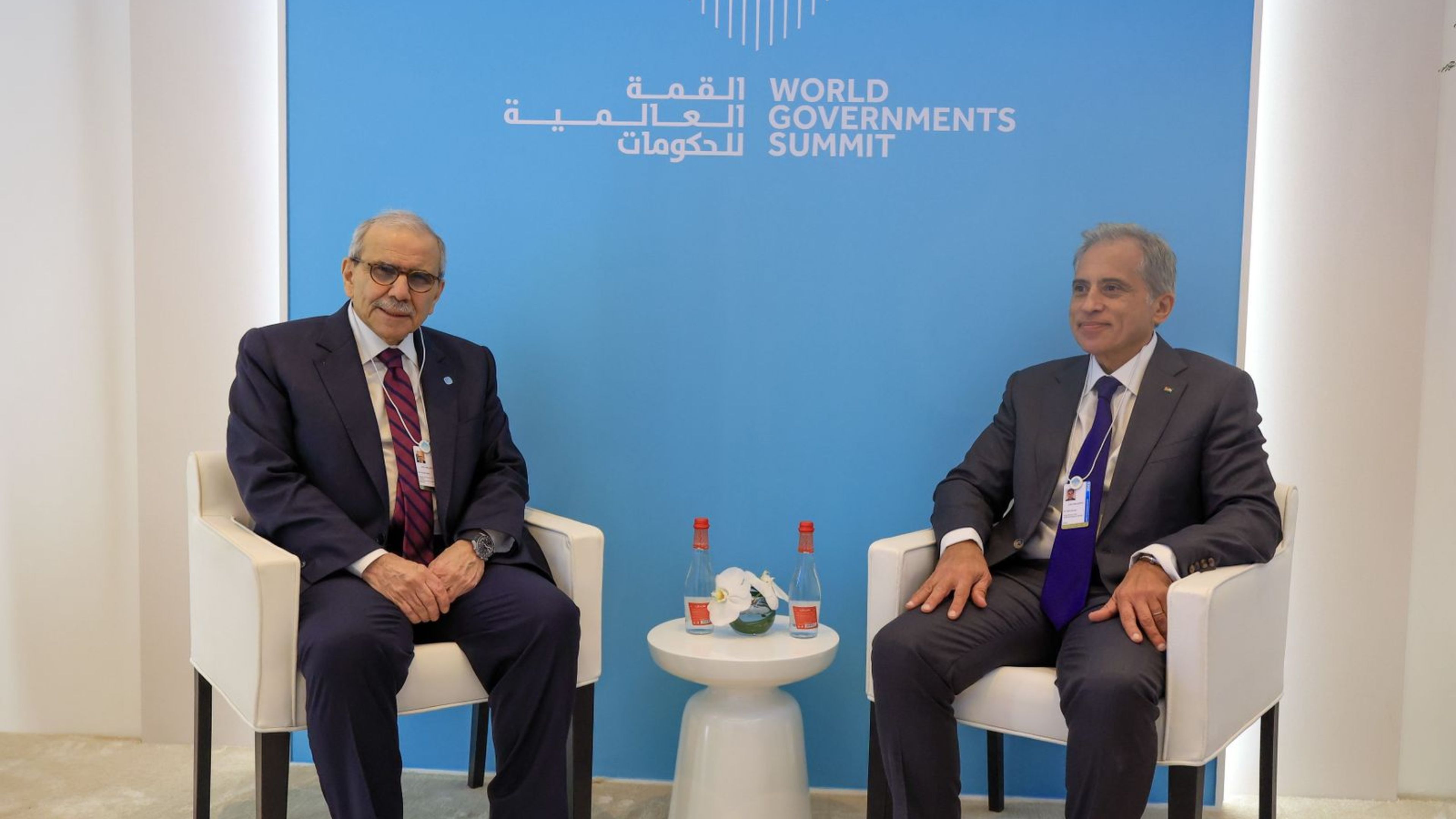 رئيس الوزراء يشارك بالقمة العالمية للحكومات في دبي ويبحث مع الشيخ منصور بن زايد سبل تعزيز التعاون الثنائي