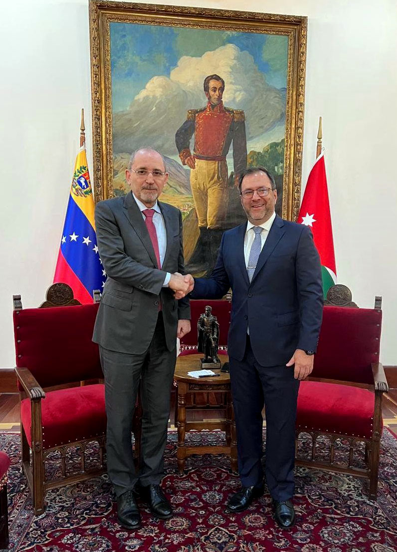  وزير الخارجية ينقل تحيات الملك للرئيسة الفنزويلية 