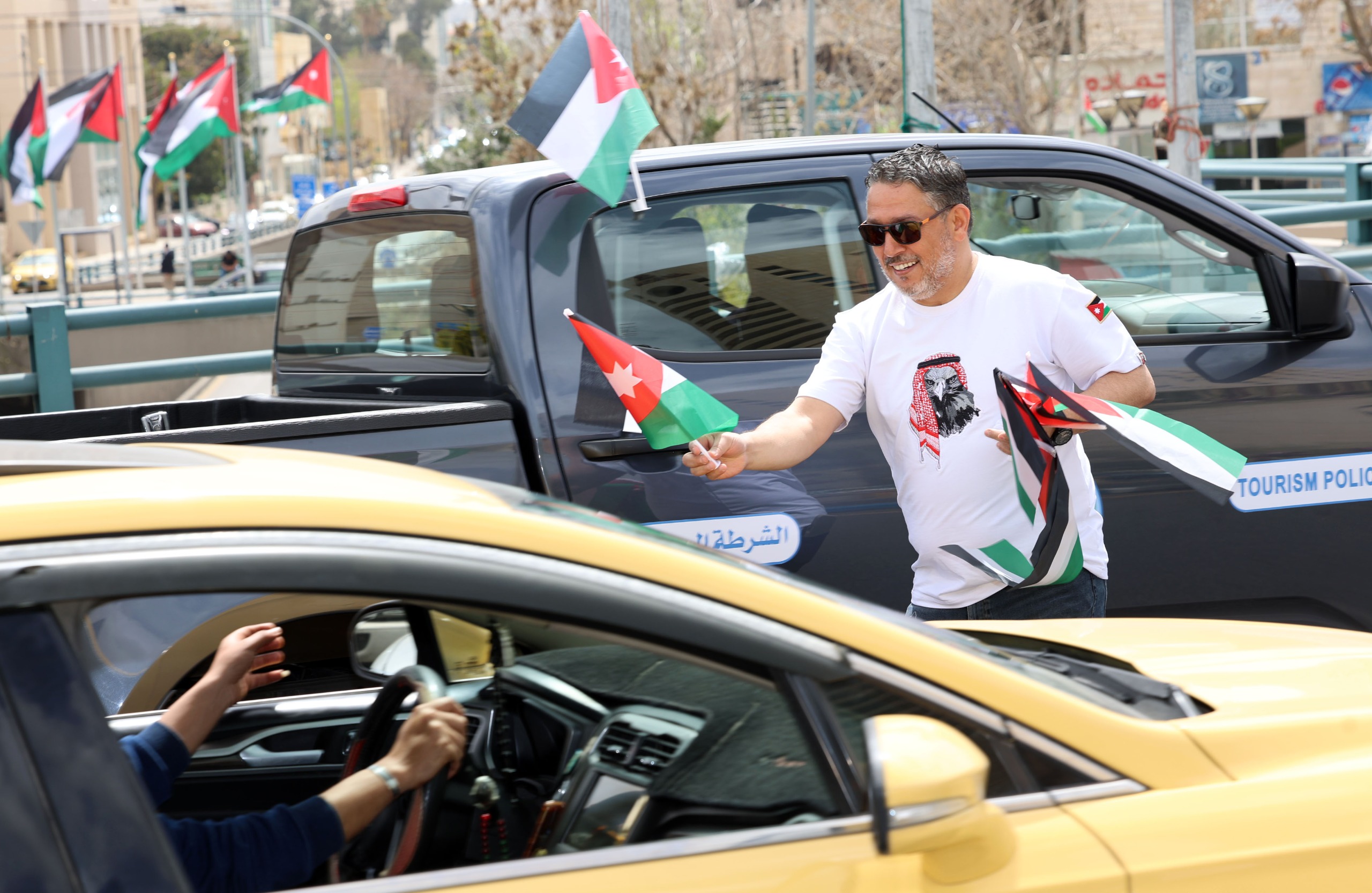 احتفالات وطنية واسعة بيوم العلم الأردني في مختلف المحافظات