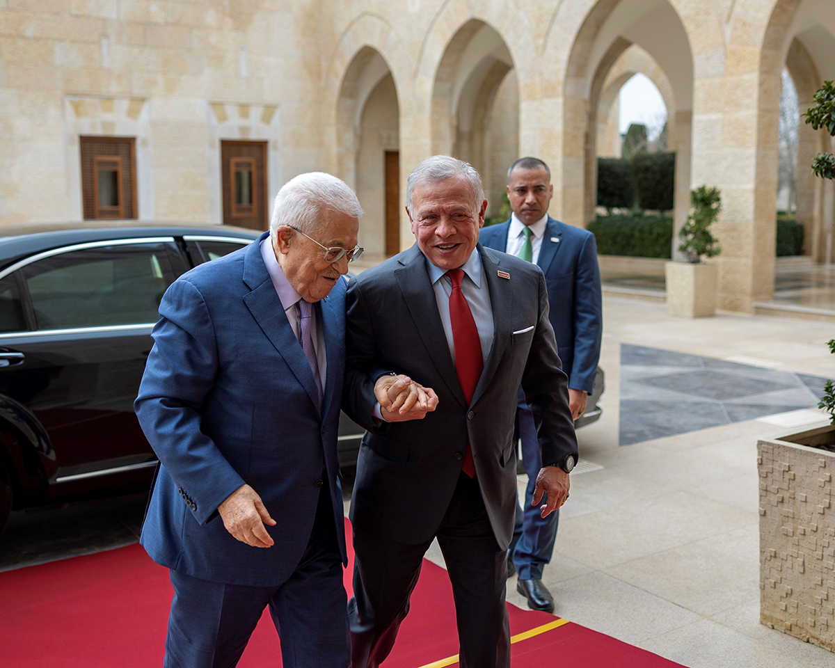  الملك يستقبل الرئيس الفلسطيني