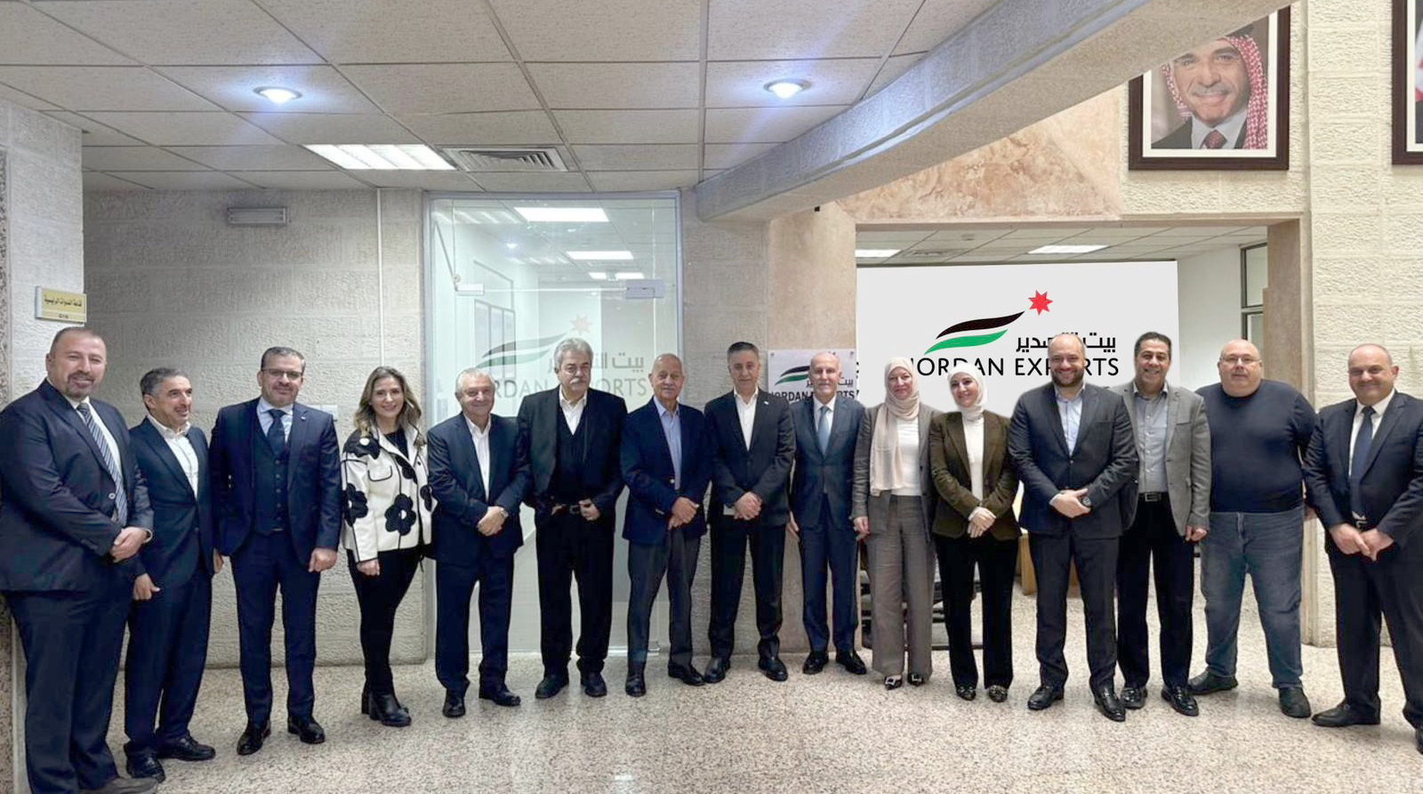  وزير الصناعة يؤكد التزام الحكومة بدعم "بيت التصدير"