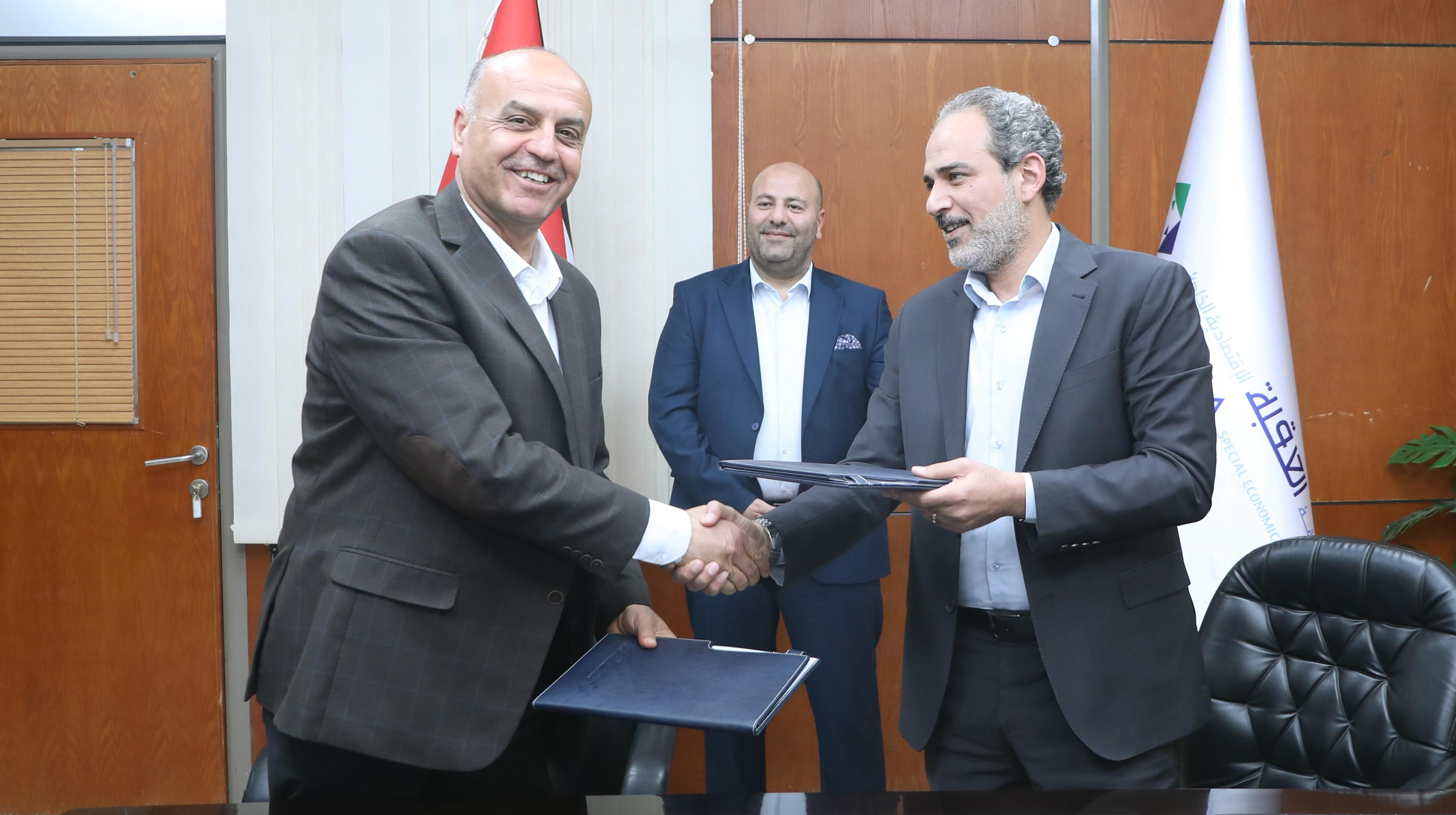  سلطة العقبة وشركة سيدني للألبسة توقعان اتفاقية تدريب وتشغيل للشباب