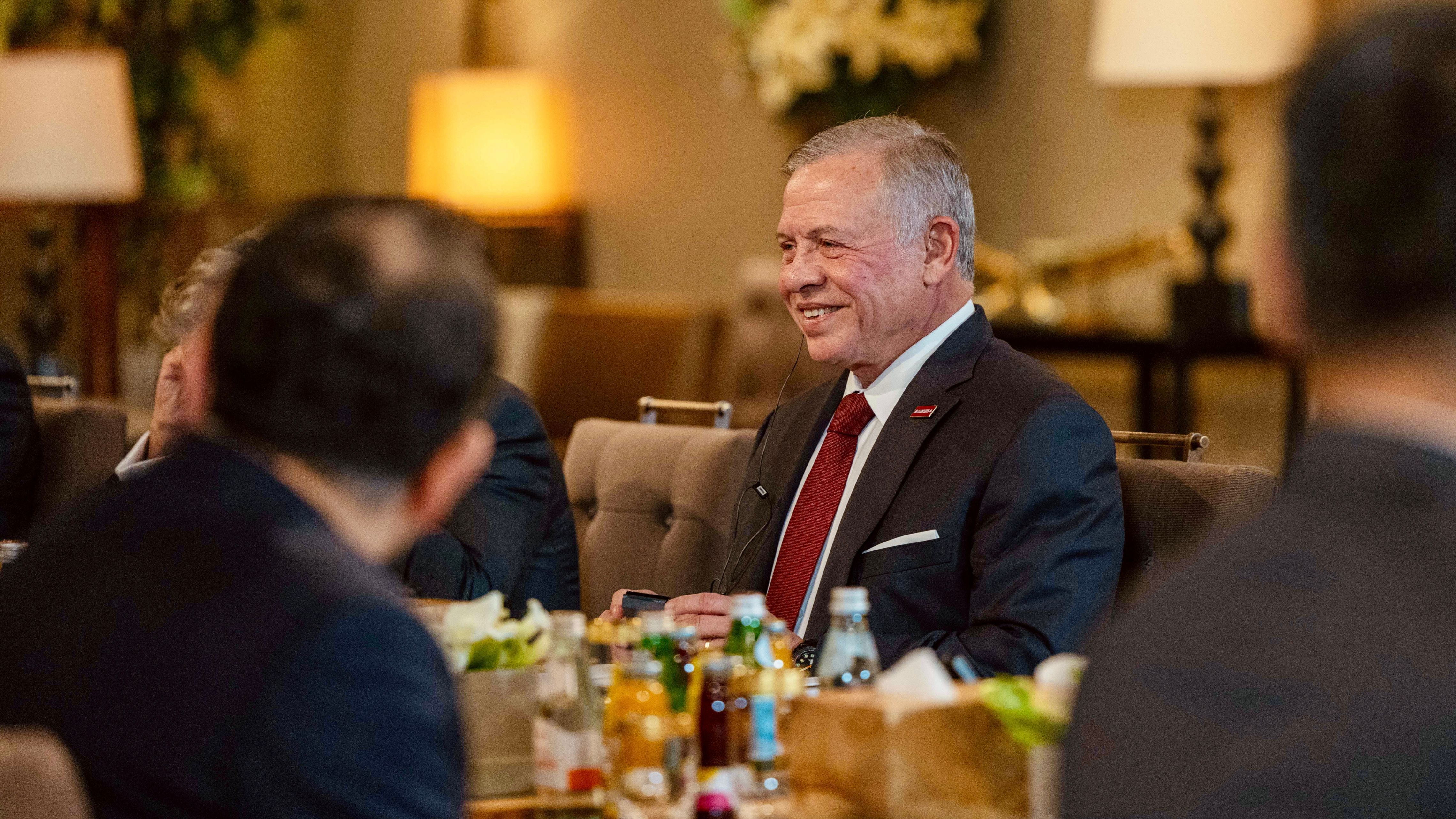  الملك يعقد مباحثات مع رئيس الوزراء الهندي في قصر الحسينية