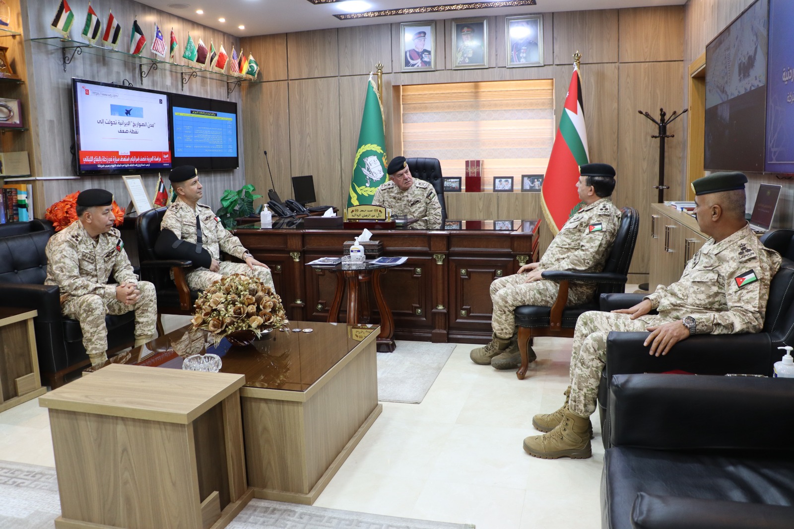  رئيس هيئة الأركان يزور كلية الدفاع الوطني وكلية القيادة والأركان