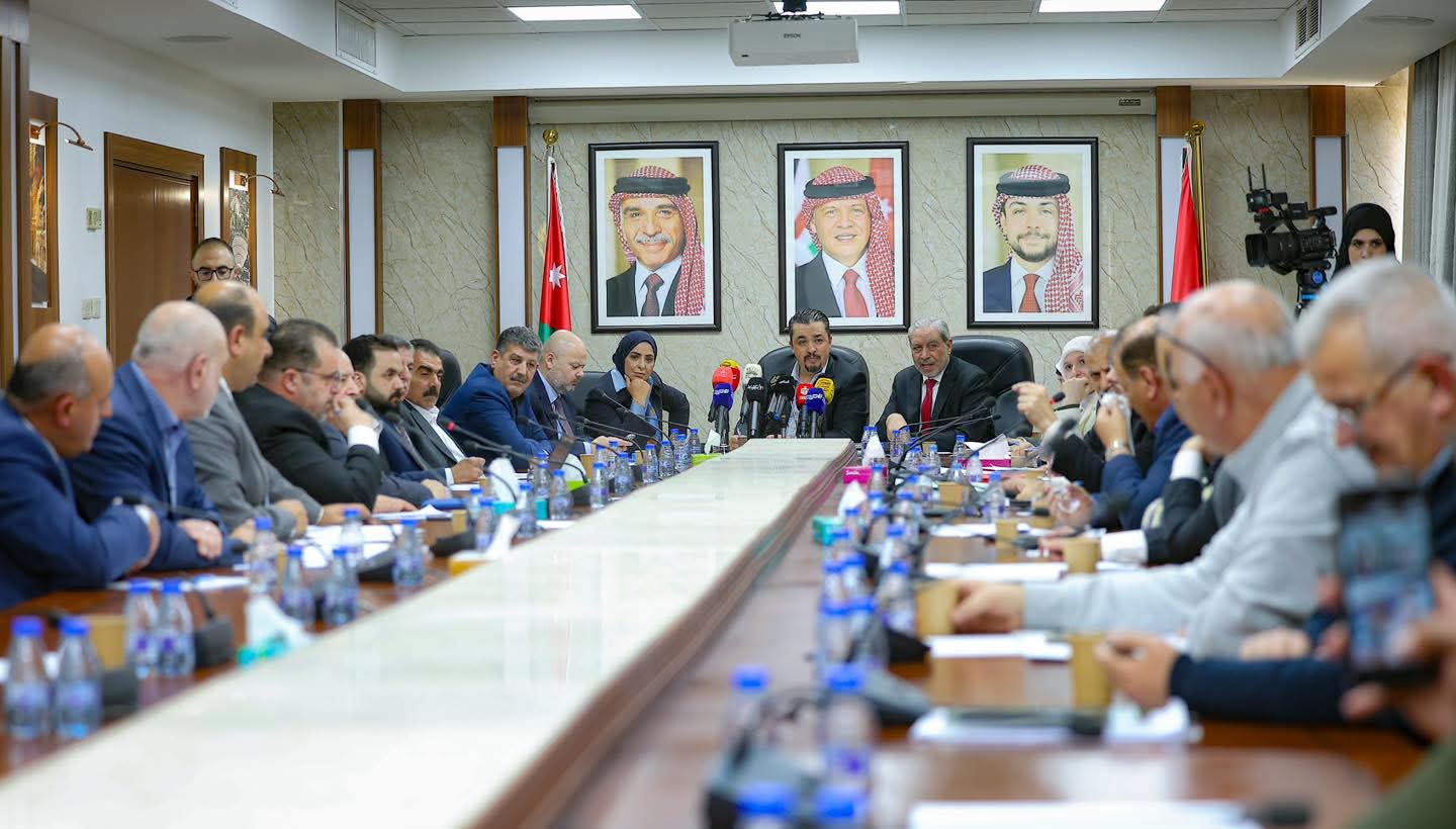 "العمل النيابية" تلتقي ممثلي النقابات العمالية 