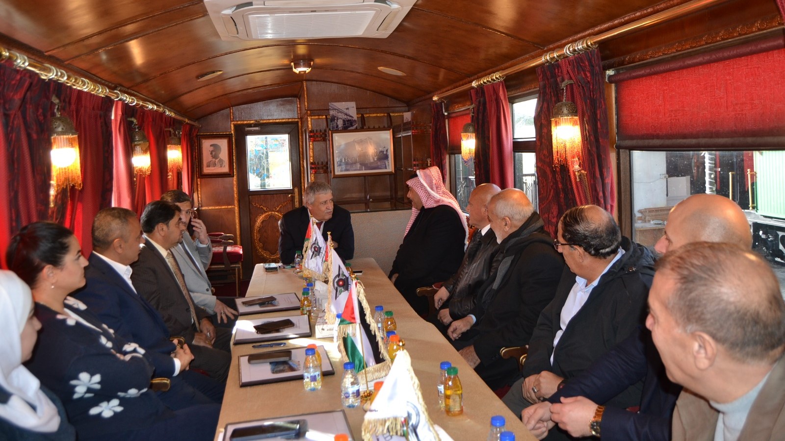  اجتماع مجلس إدارة الخط الحديدي الحجازي داخل عربة تاريخية